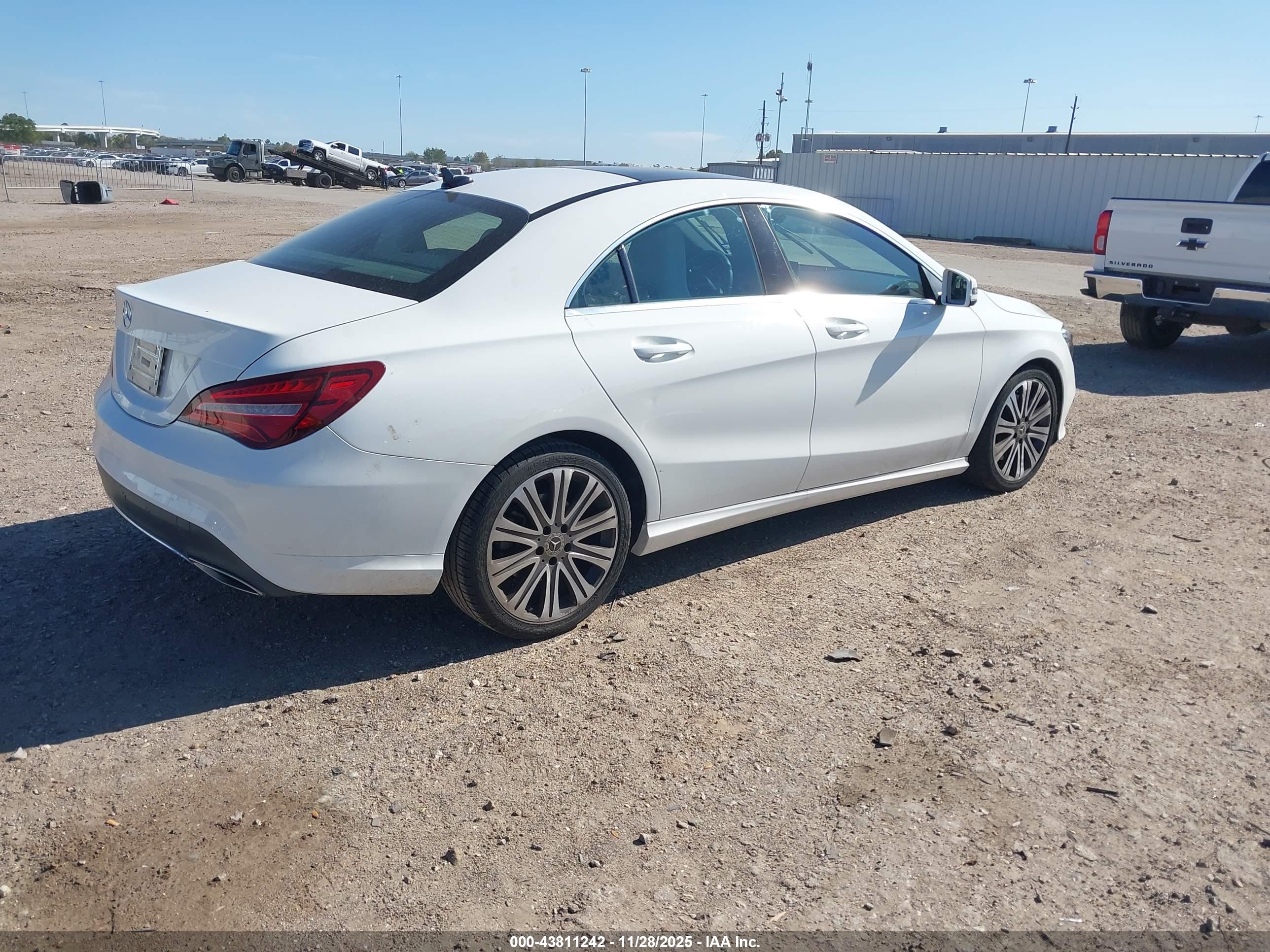 MERCEDES-BENZ CLA image 4