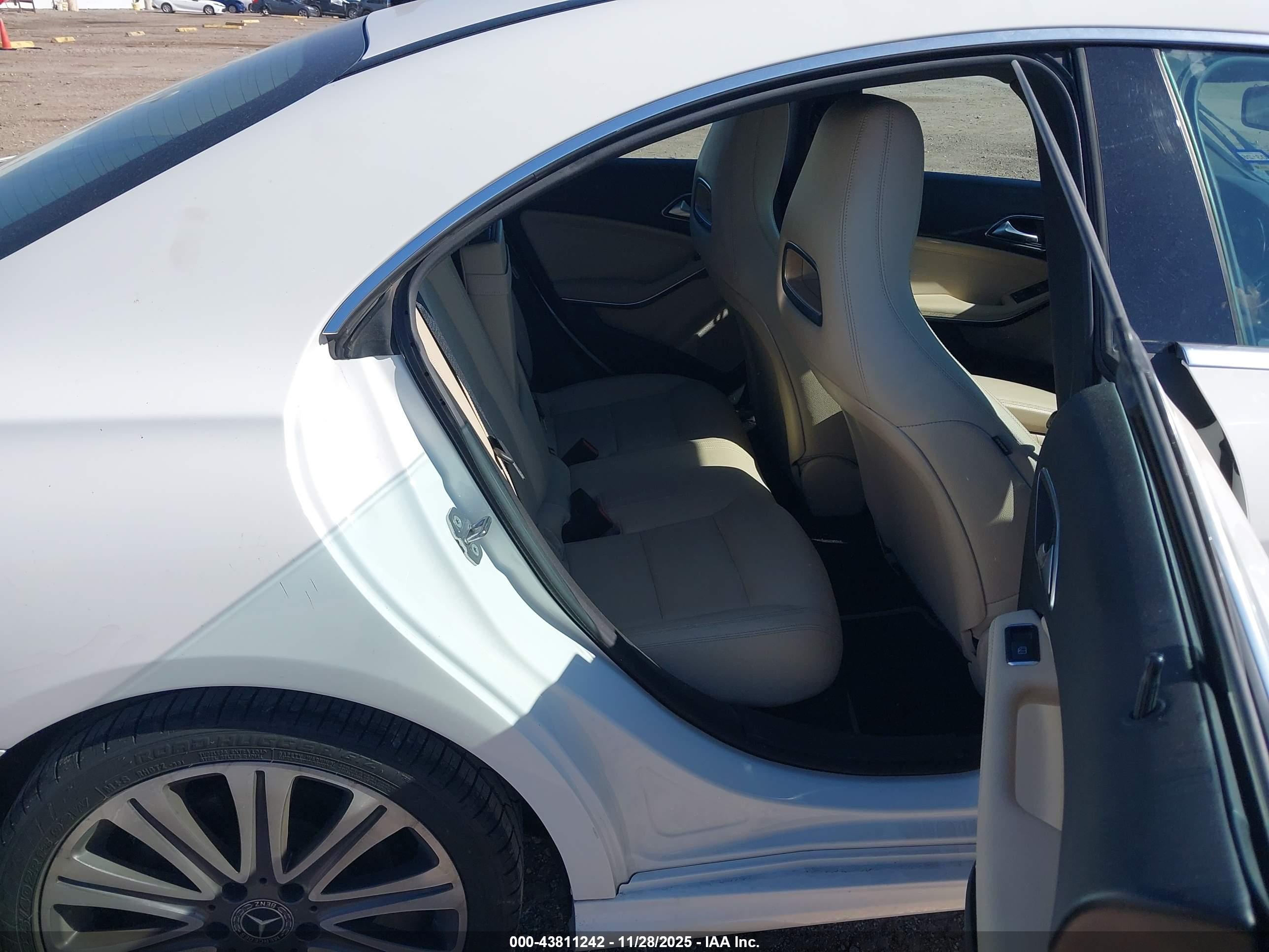 MERCEDES-BENZ CLA image 8