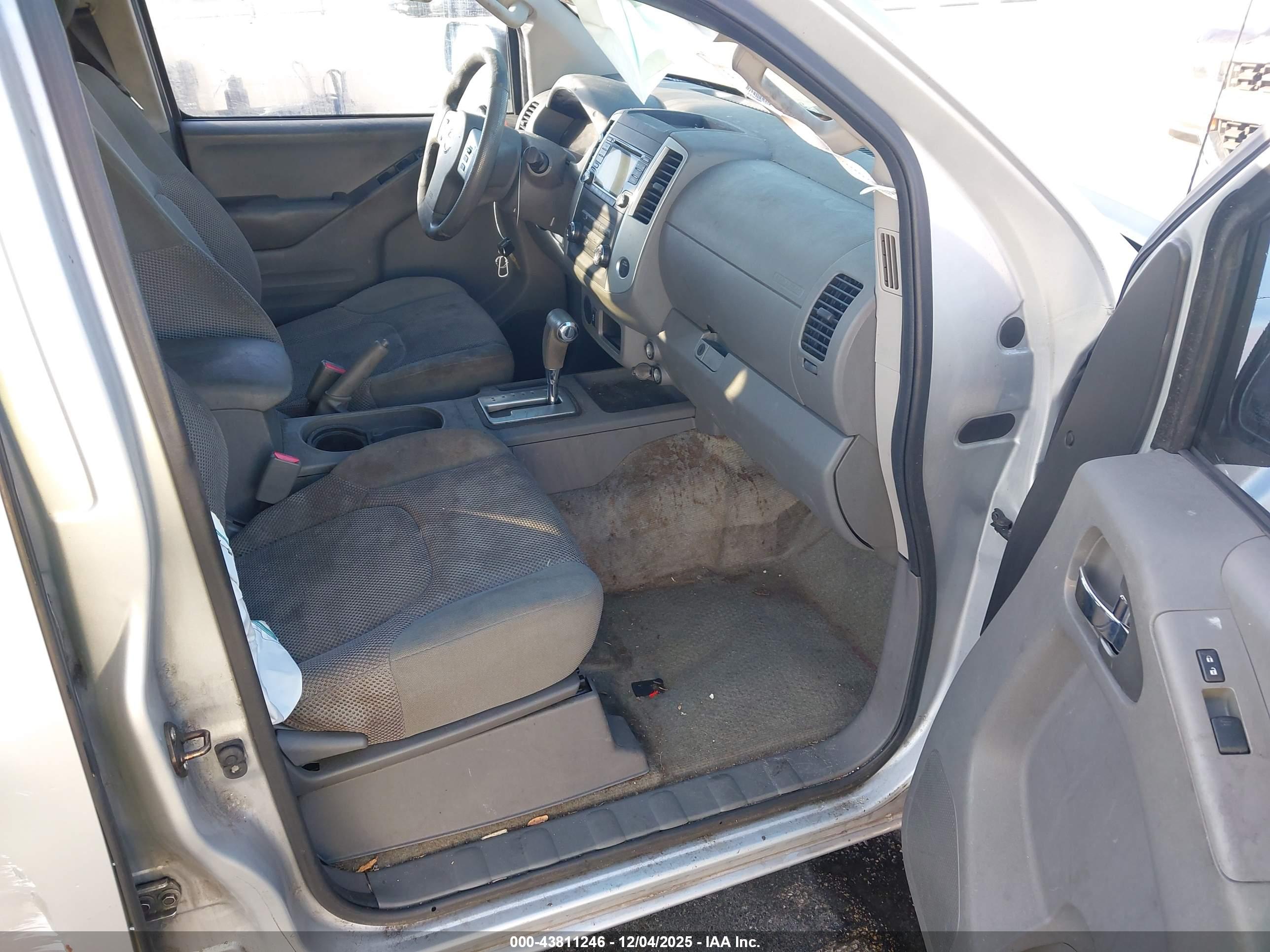 NISSAN FRONTIER image 5