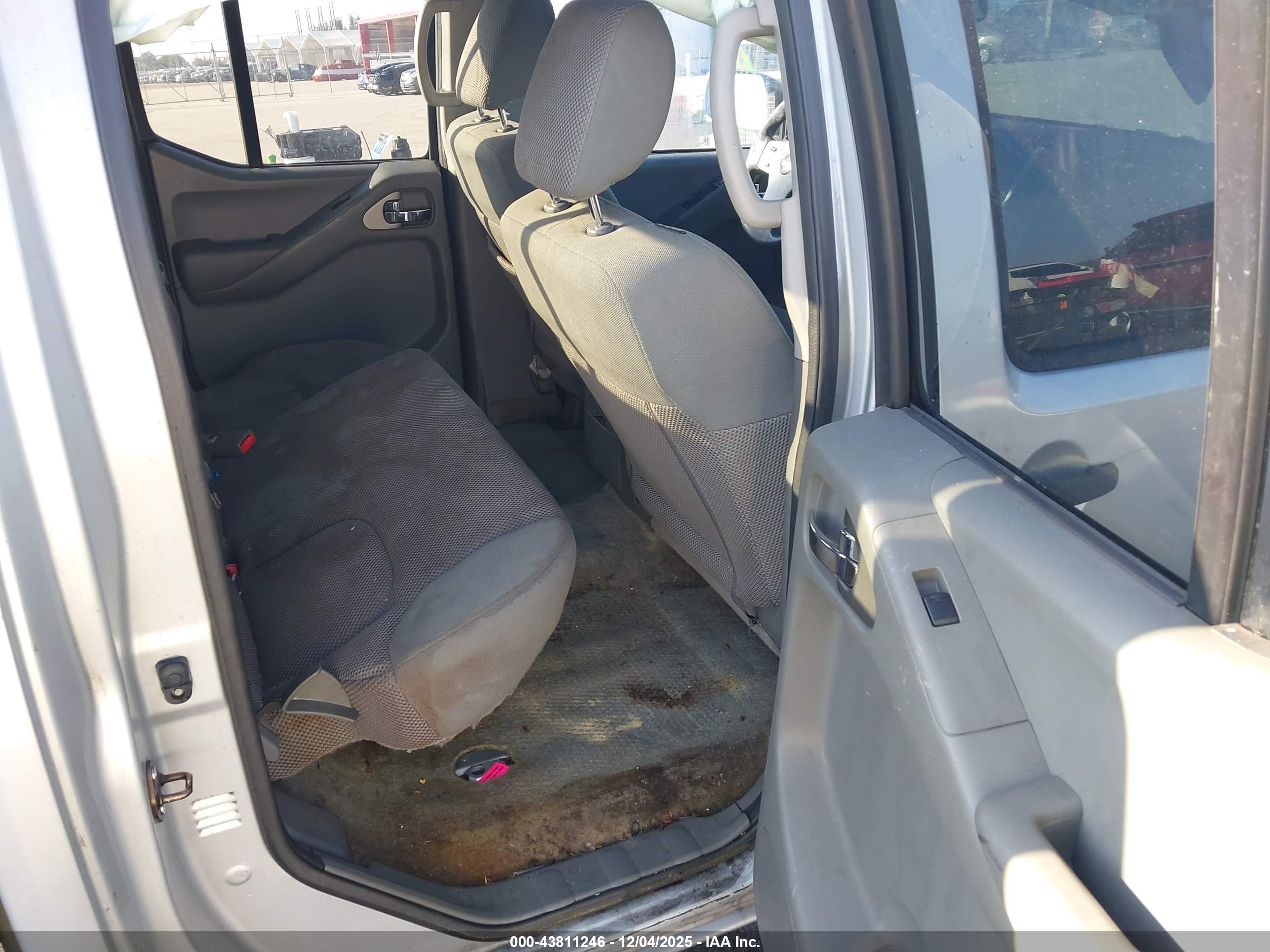 NISSAN FRONTIER image 8
