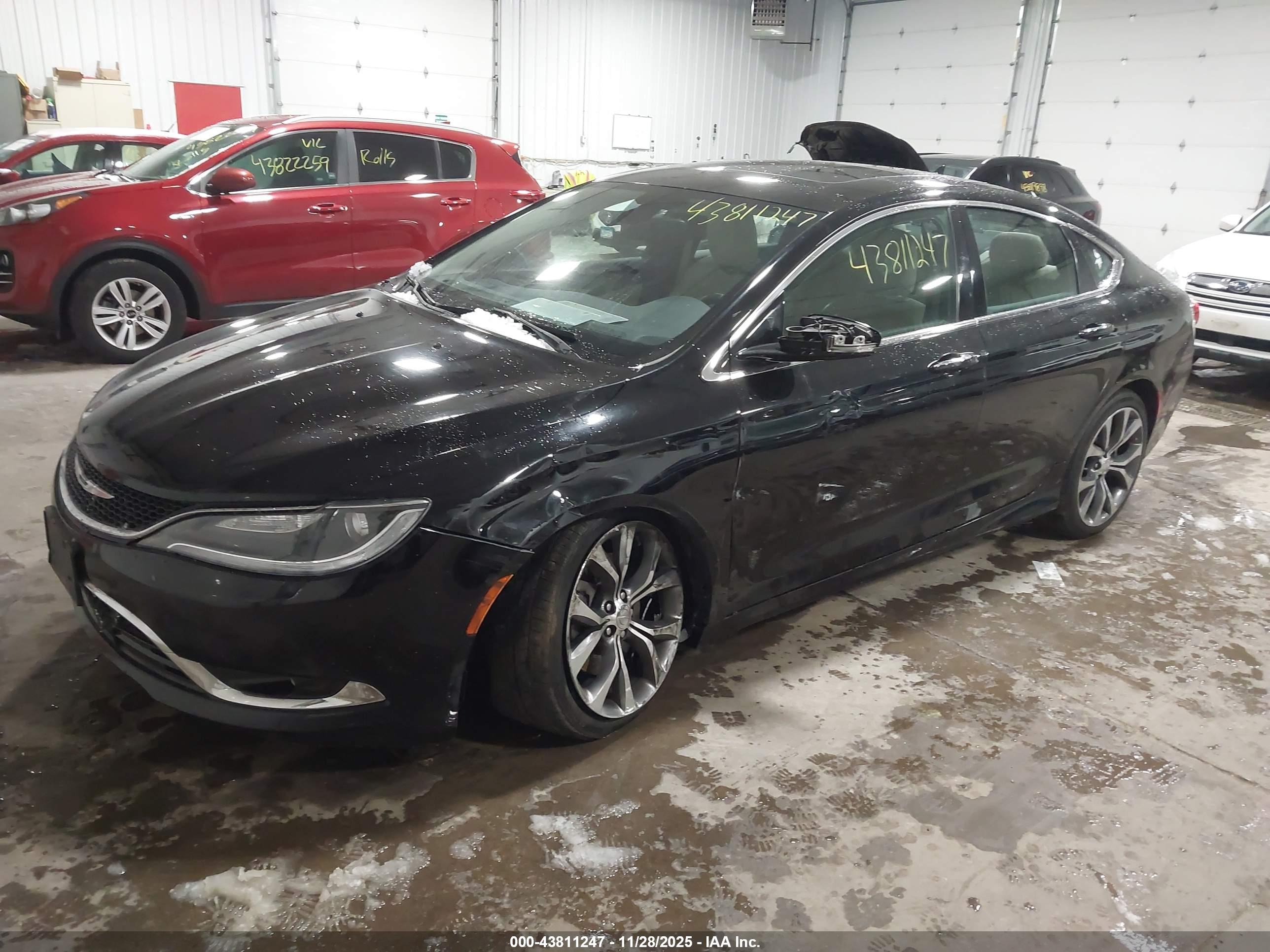 CHRYSLER 200 image 2
