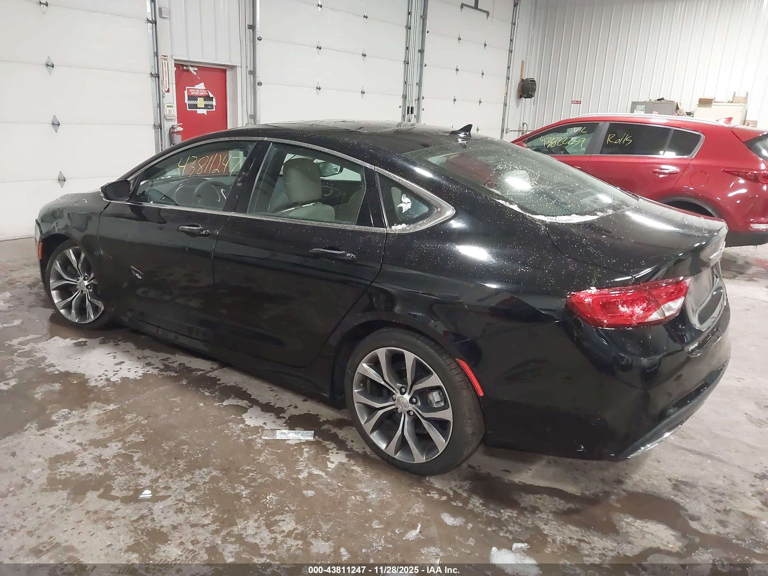 CHRYSLER 200 image 3