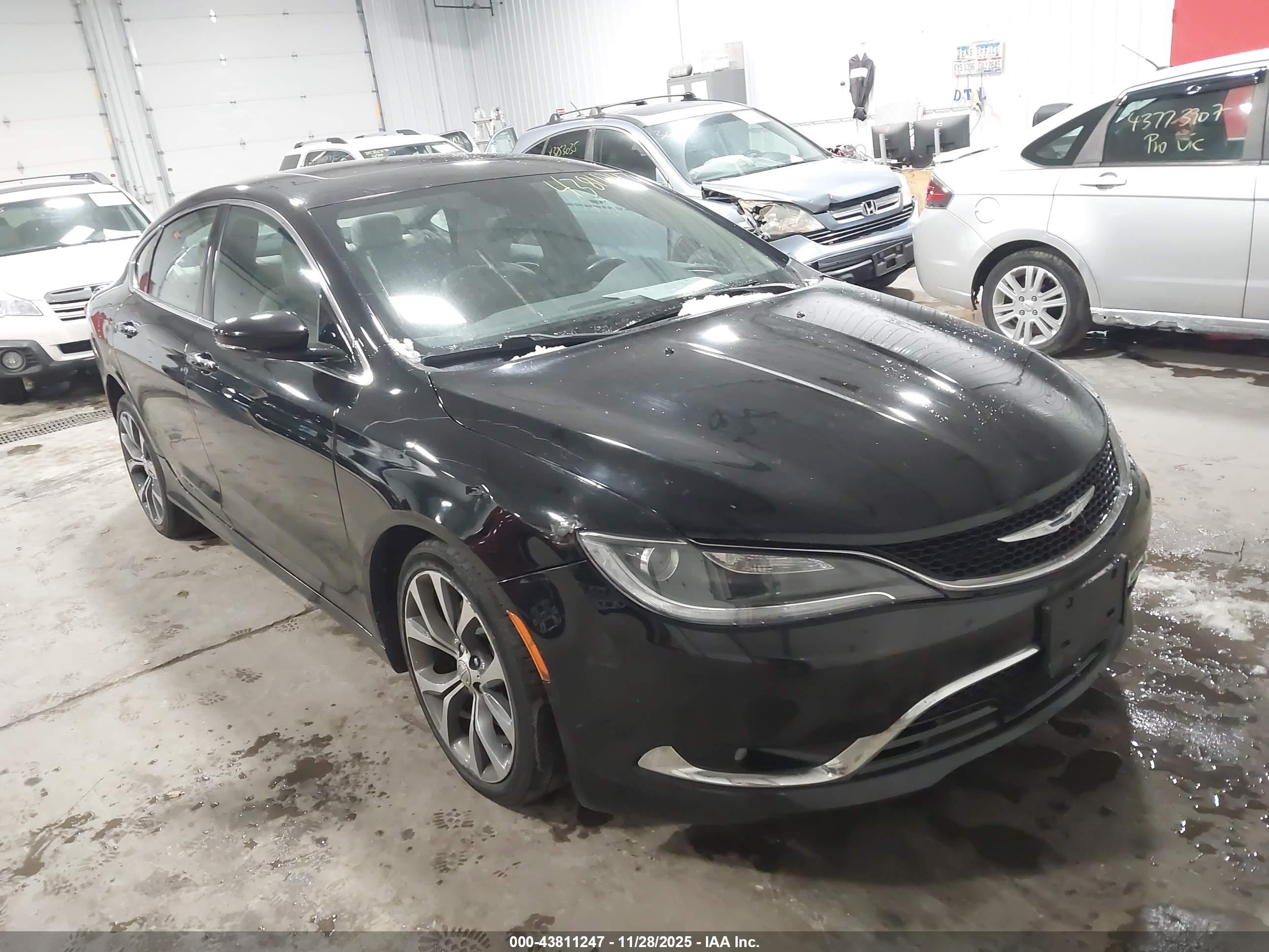 CHRYSLER 200 image 6