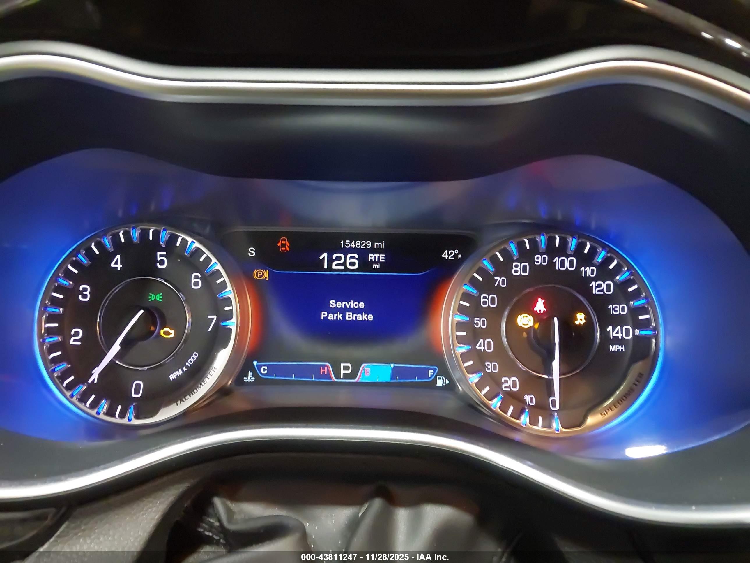 CHRYSLER 200 image 7