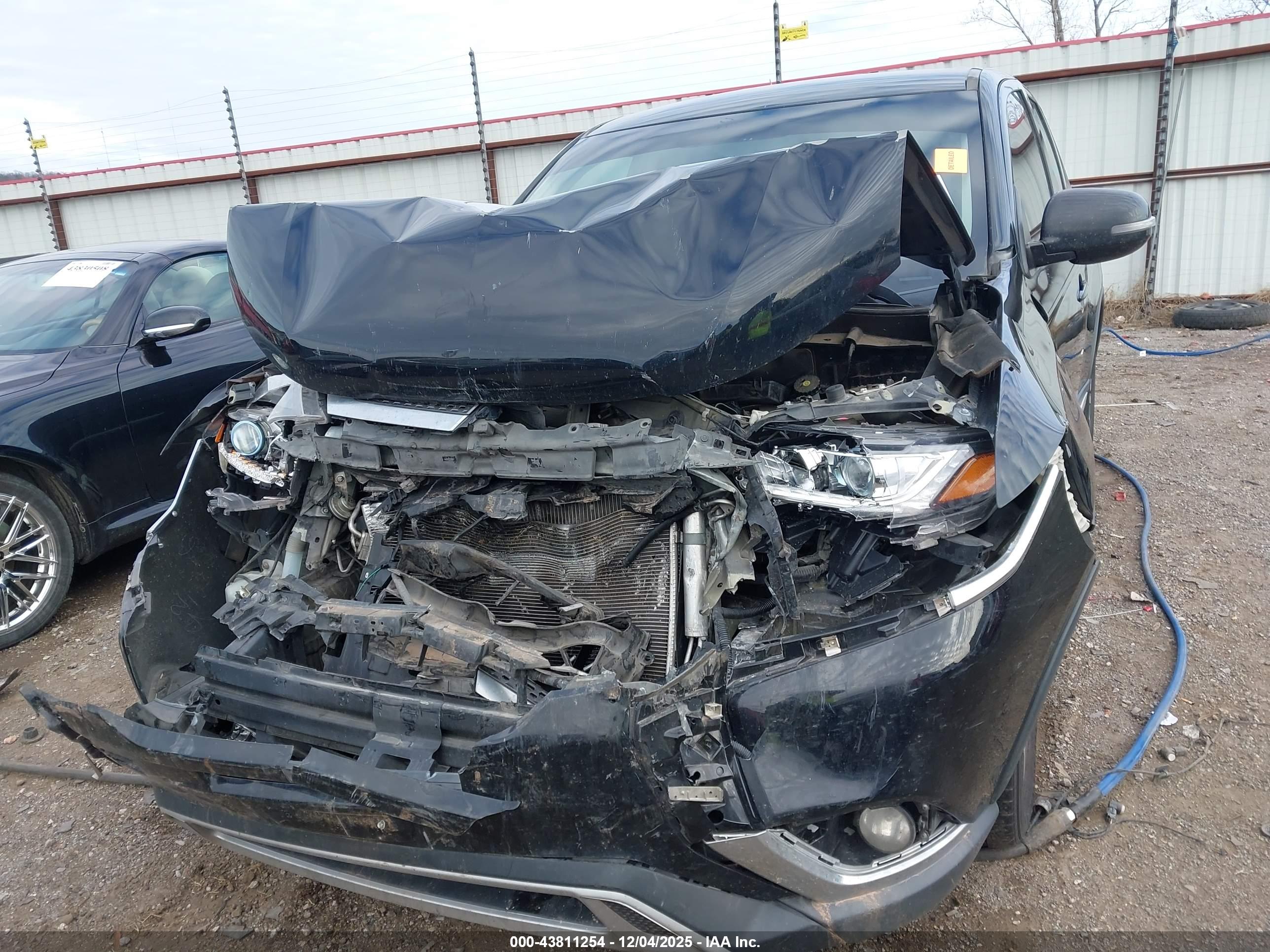 MITSUBISHI OUTLANDER image 6