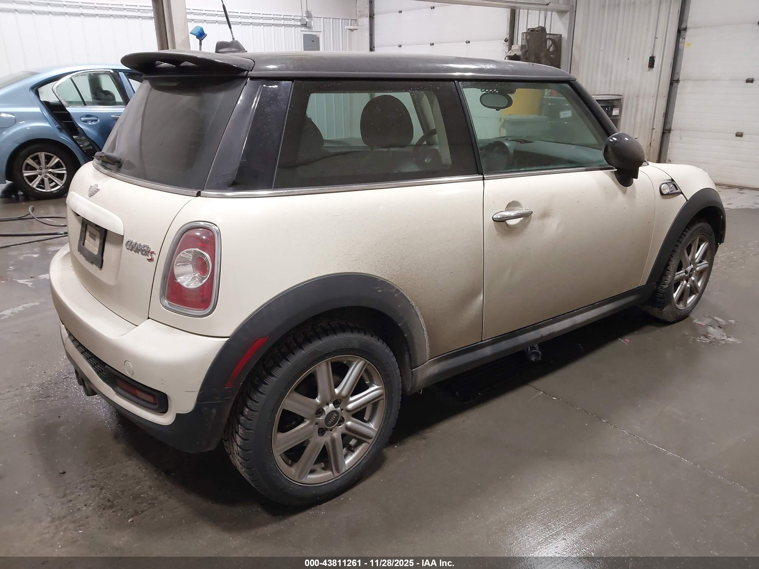 MINI COOPER image 4