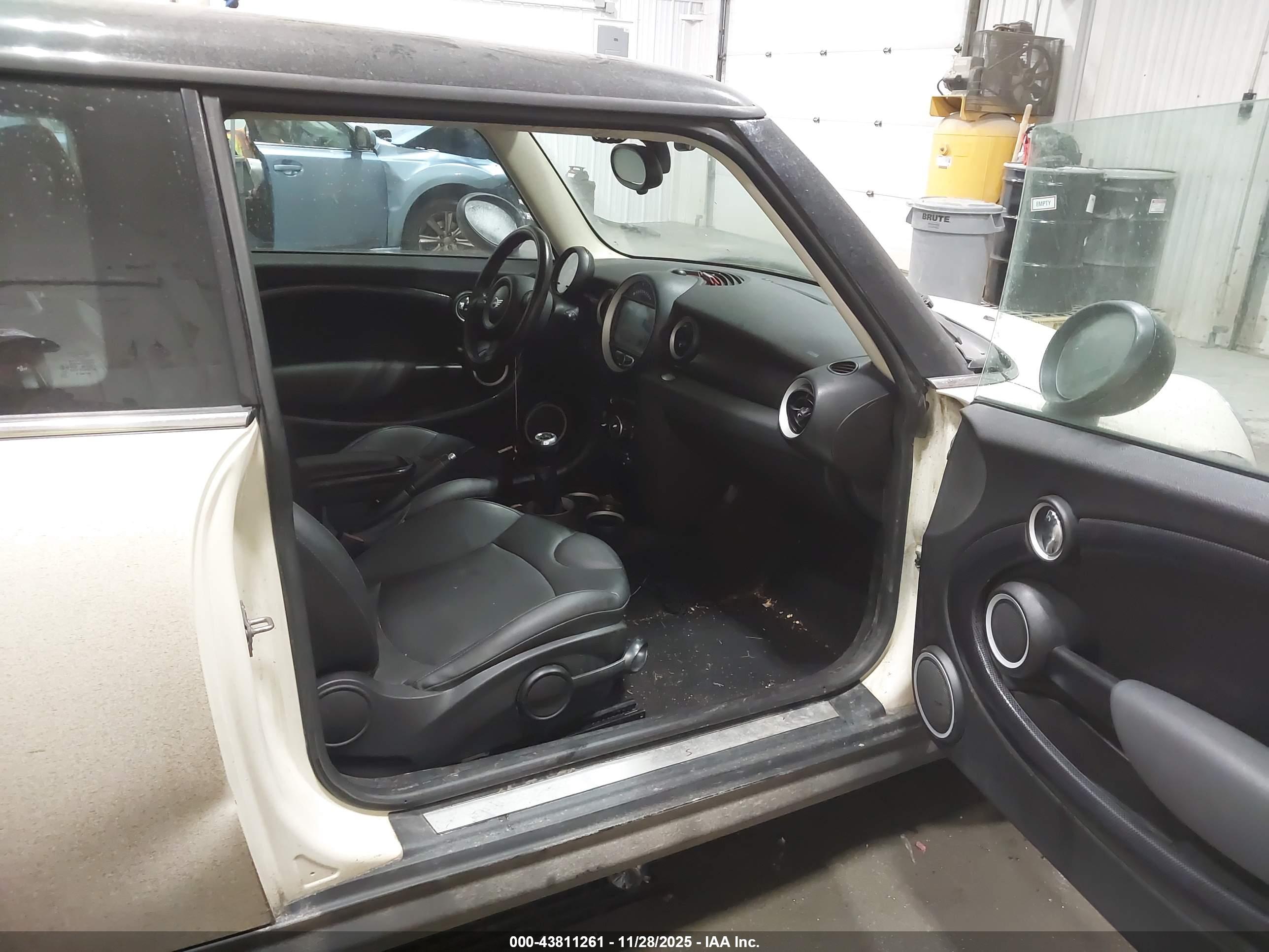 MINI COOPER image 5