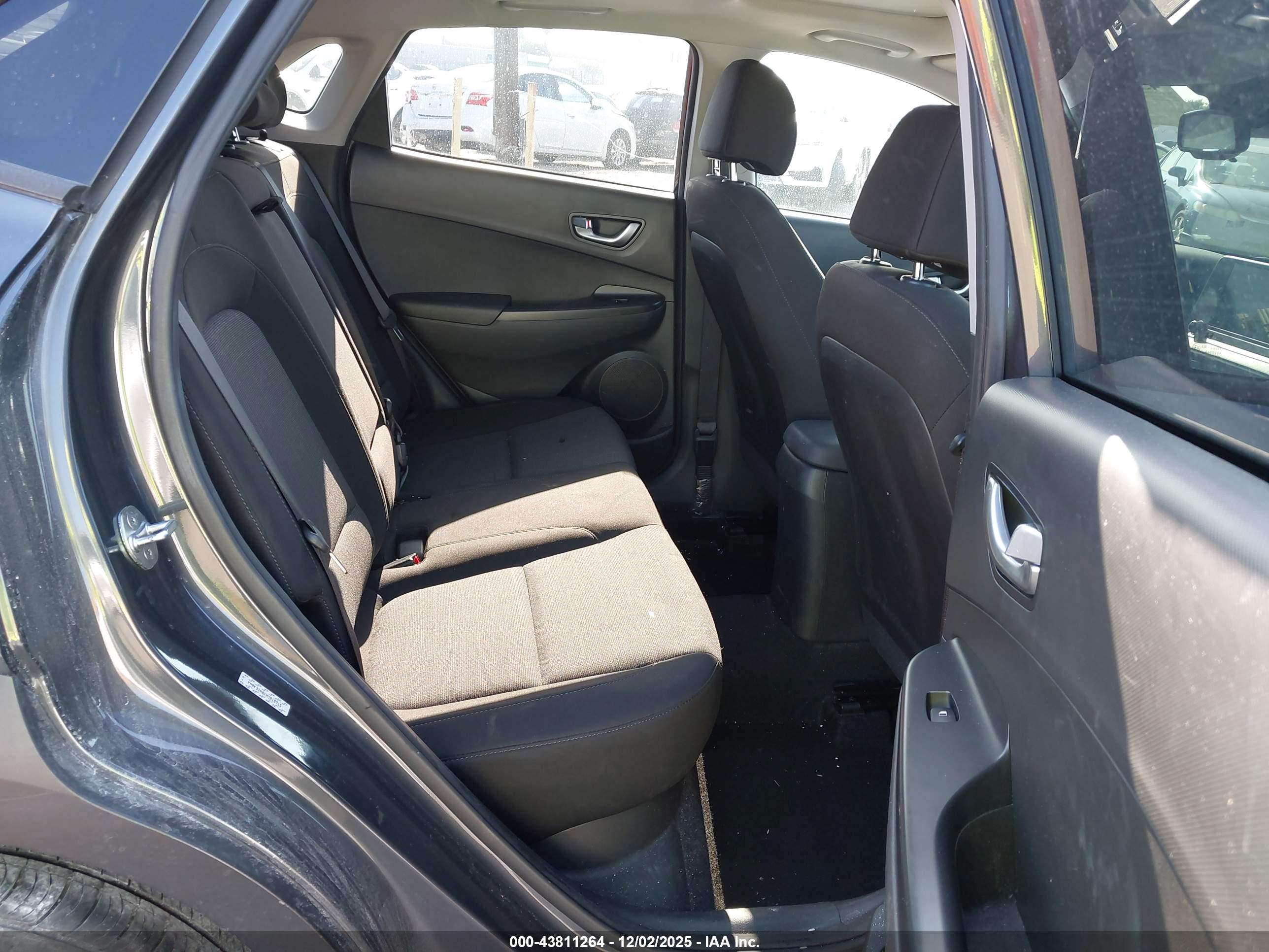 HYUNDAI KONA image 8