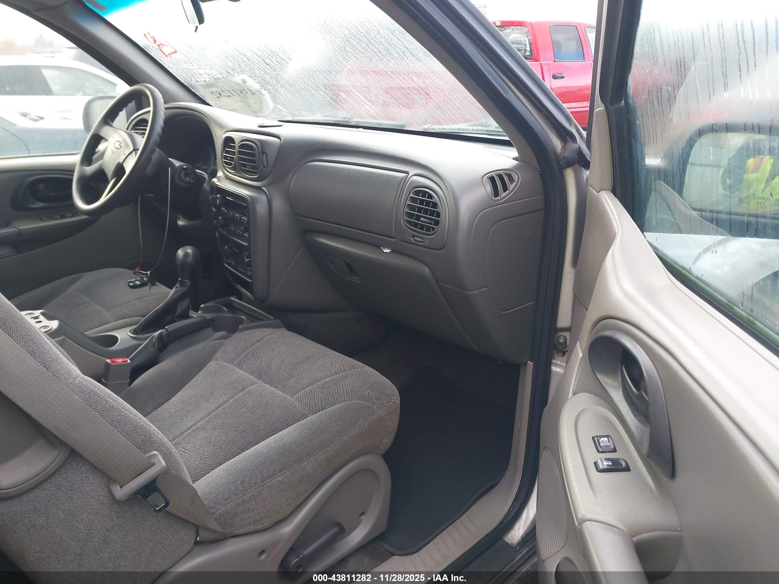 CHEVROLET TRAILBLAZER image 5
