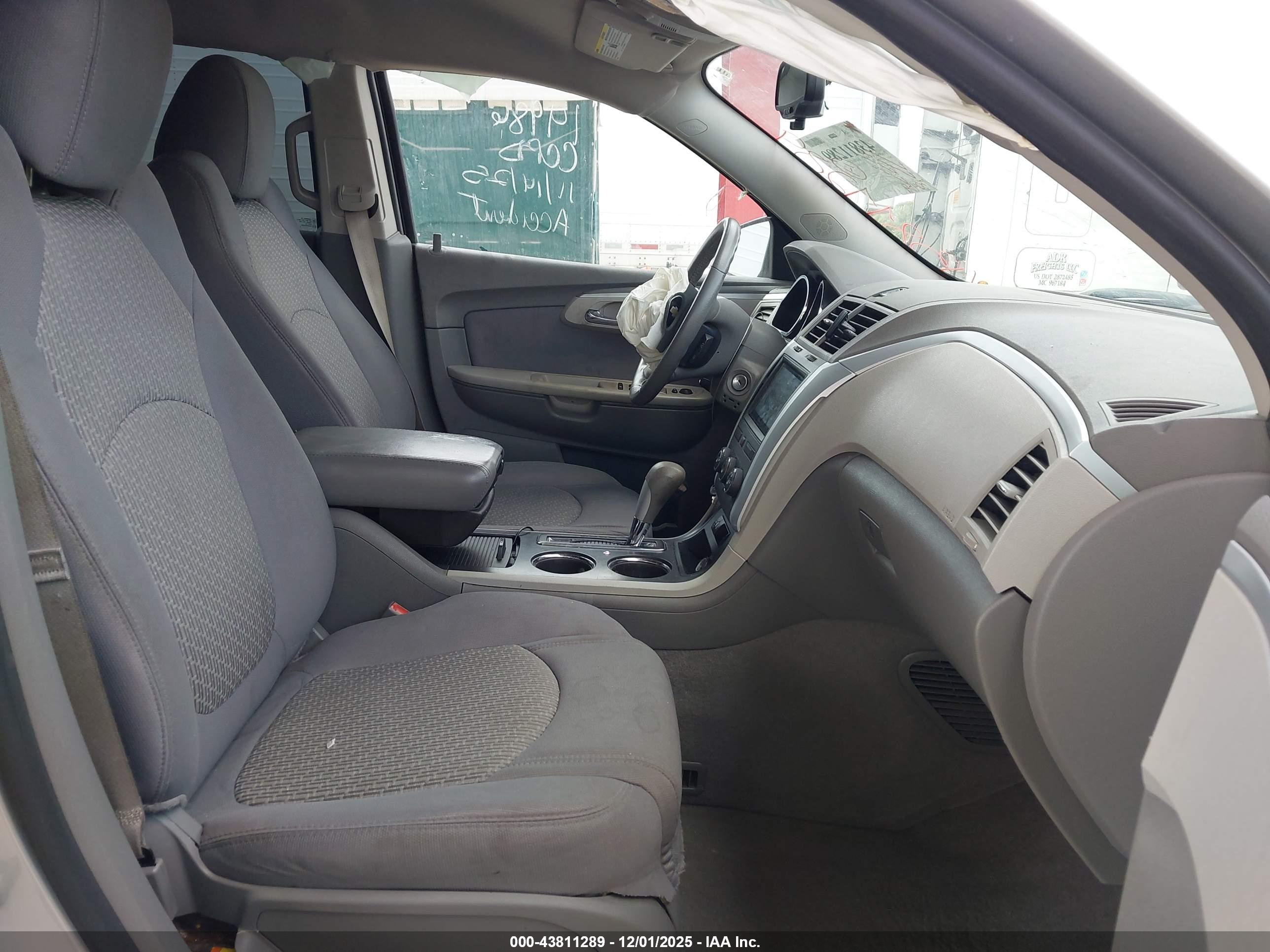 CHEVROLET TRAVERSE image 5
