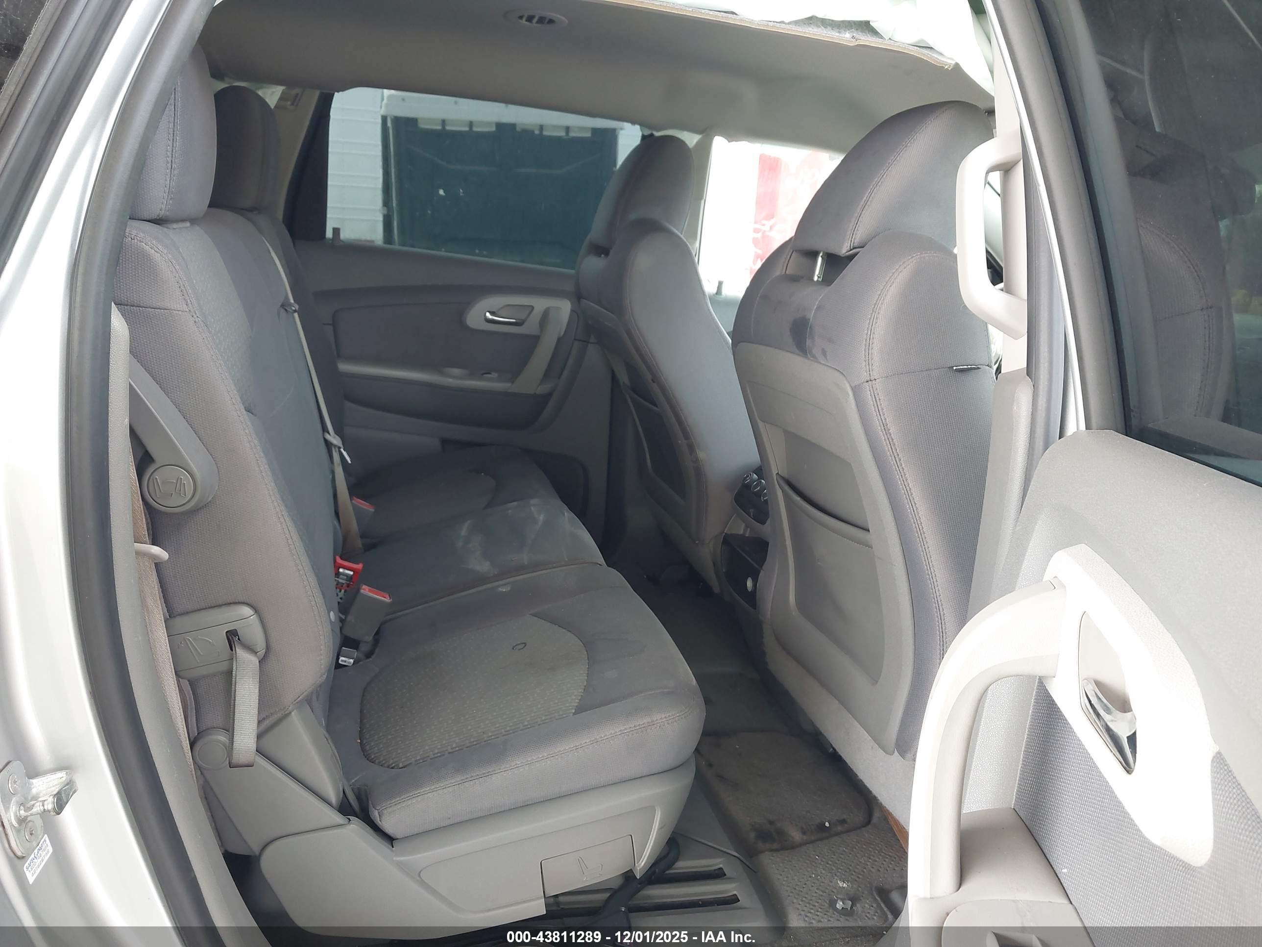 CHEVROLET TRAVERSE image 8