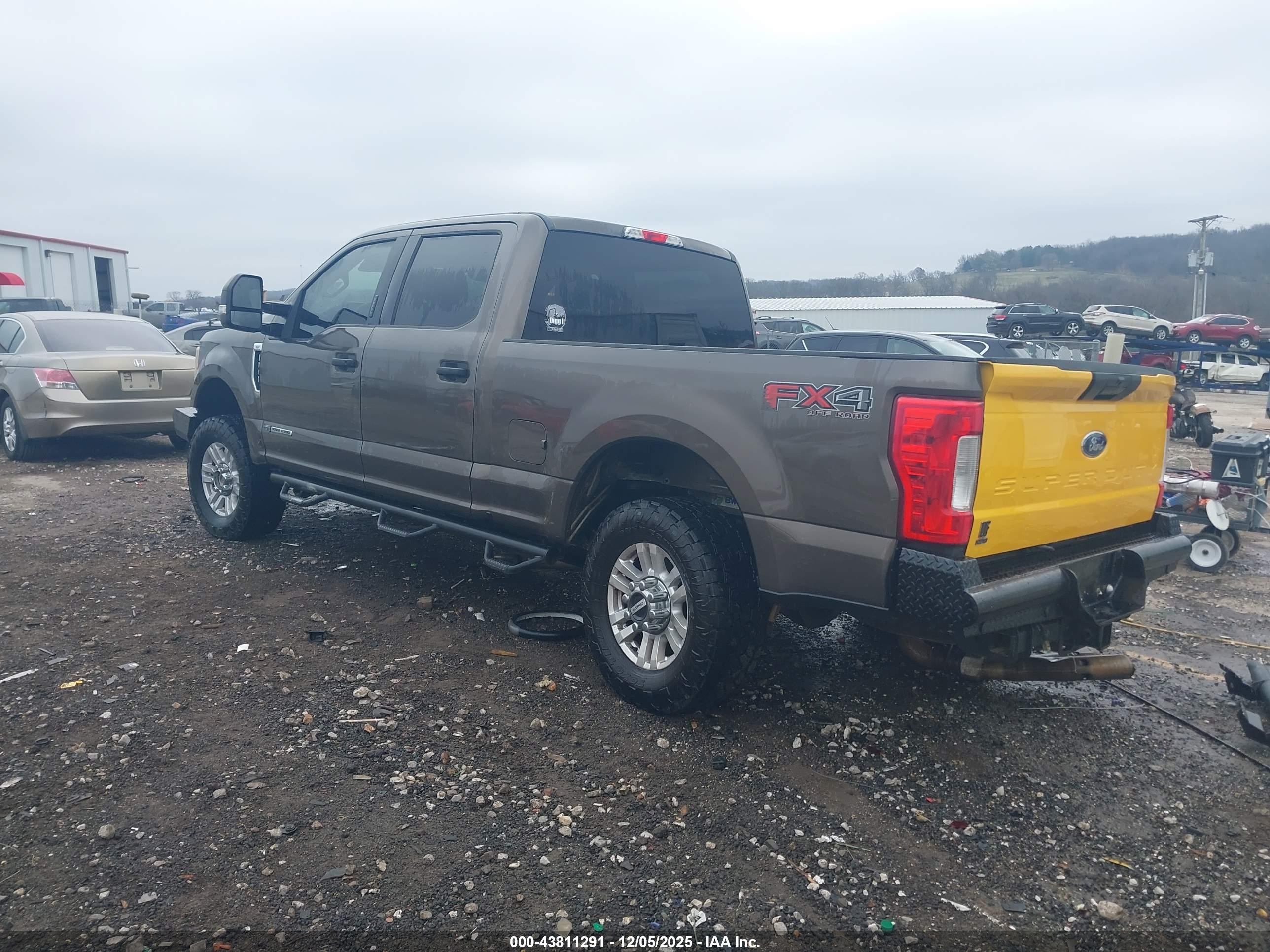 FORD F-350 image 3