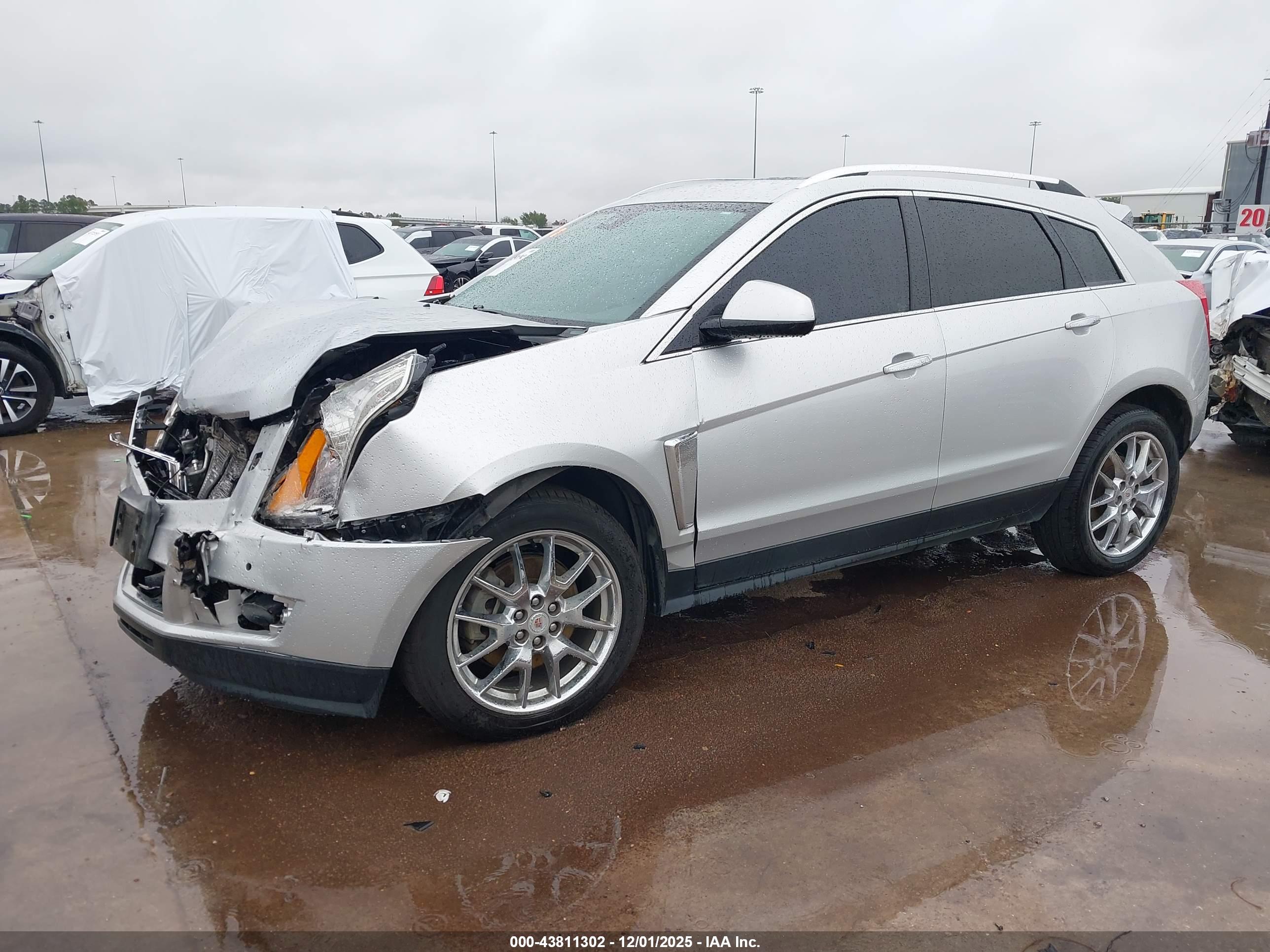 CADILLAC SRX image 2