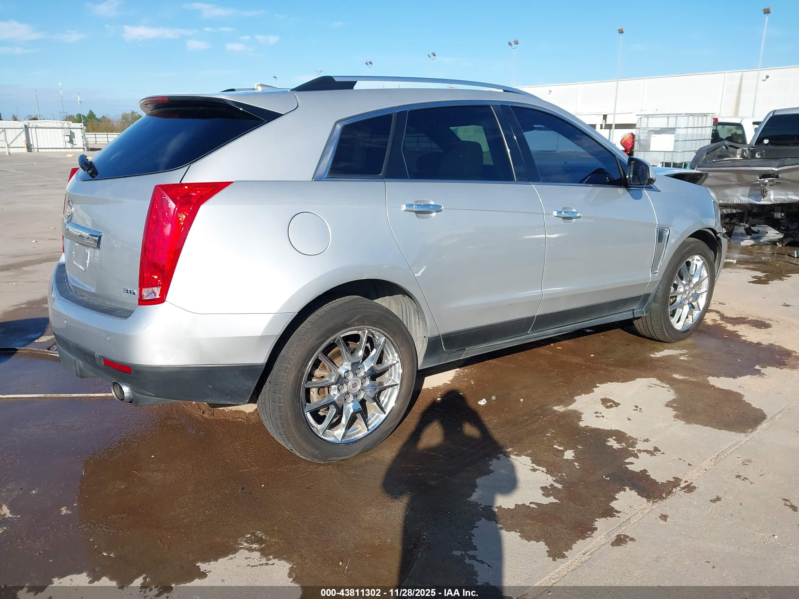 CADILLAC SRX image 4