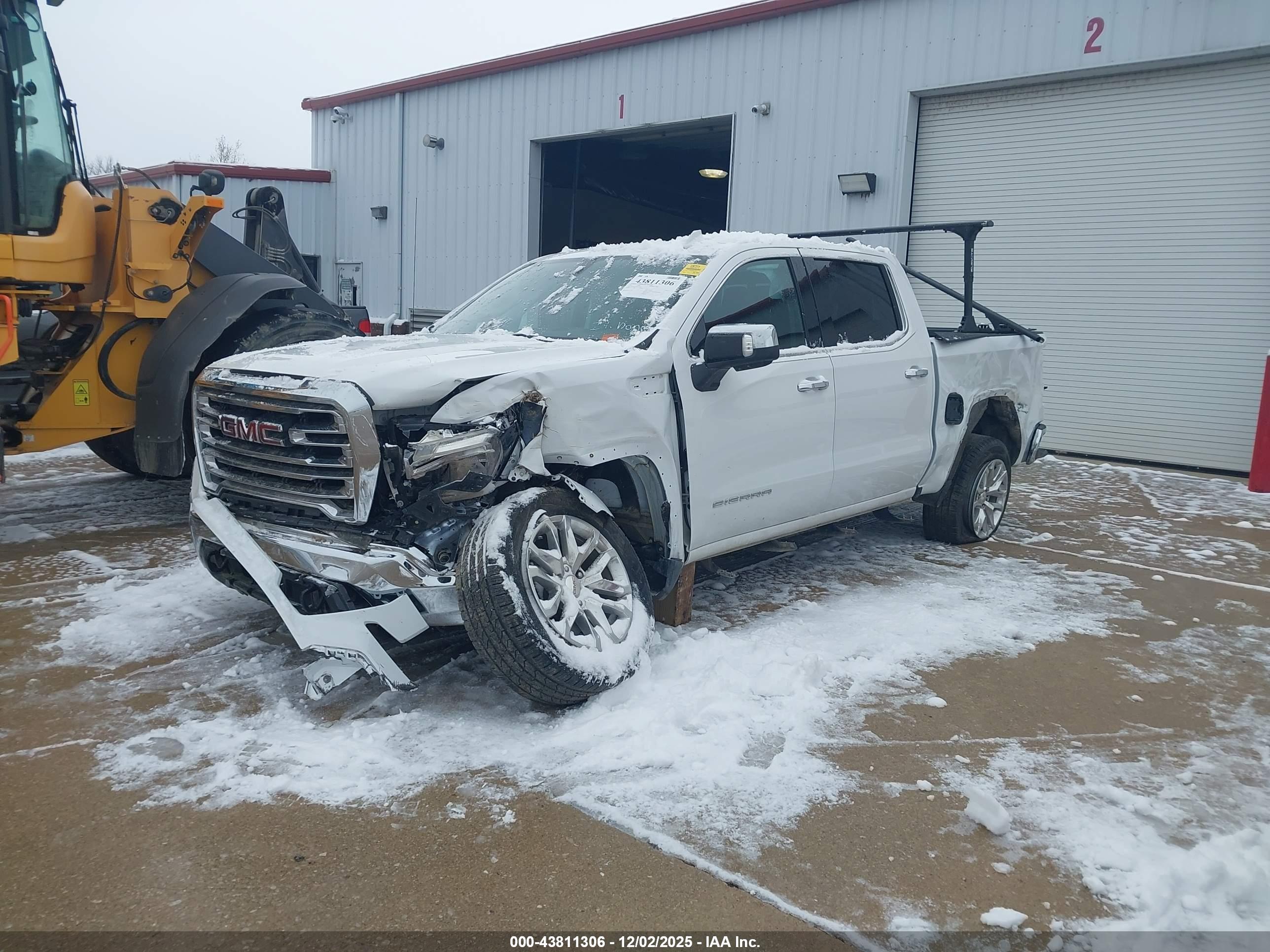 GMC SIERRA image 2