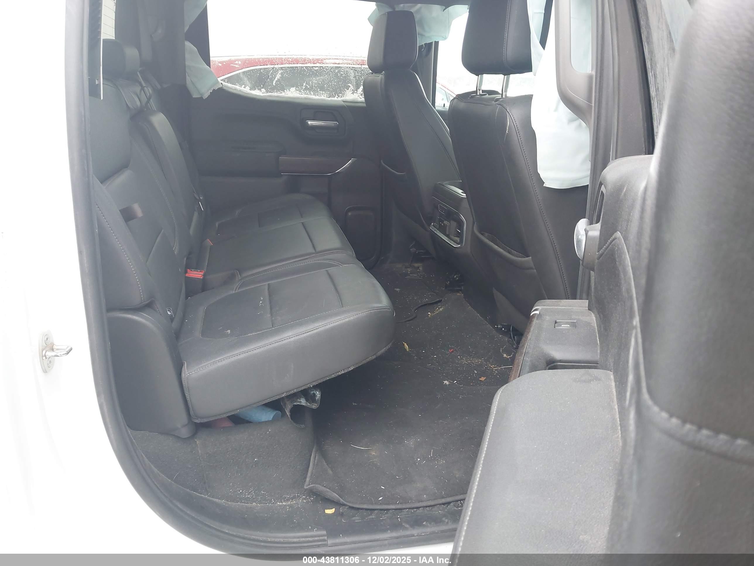 GMC SIERRA image 8
