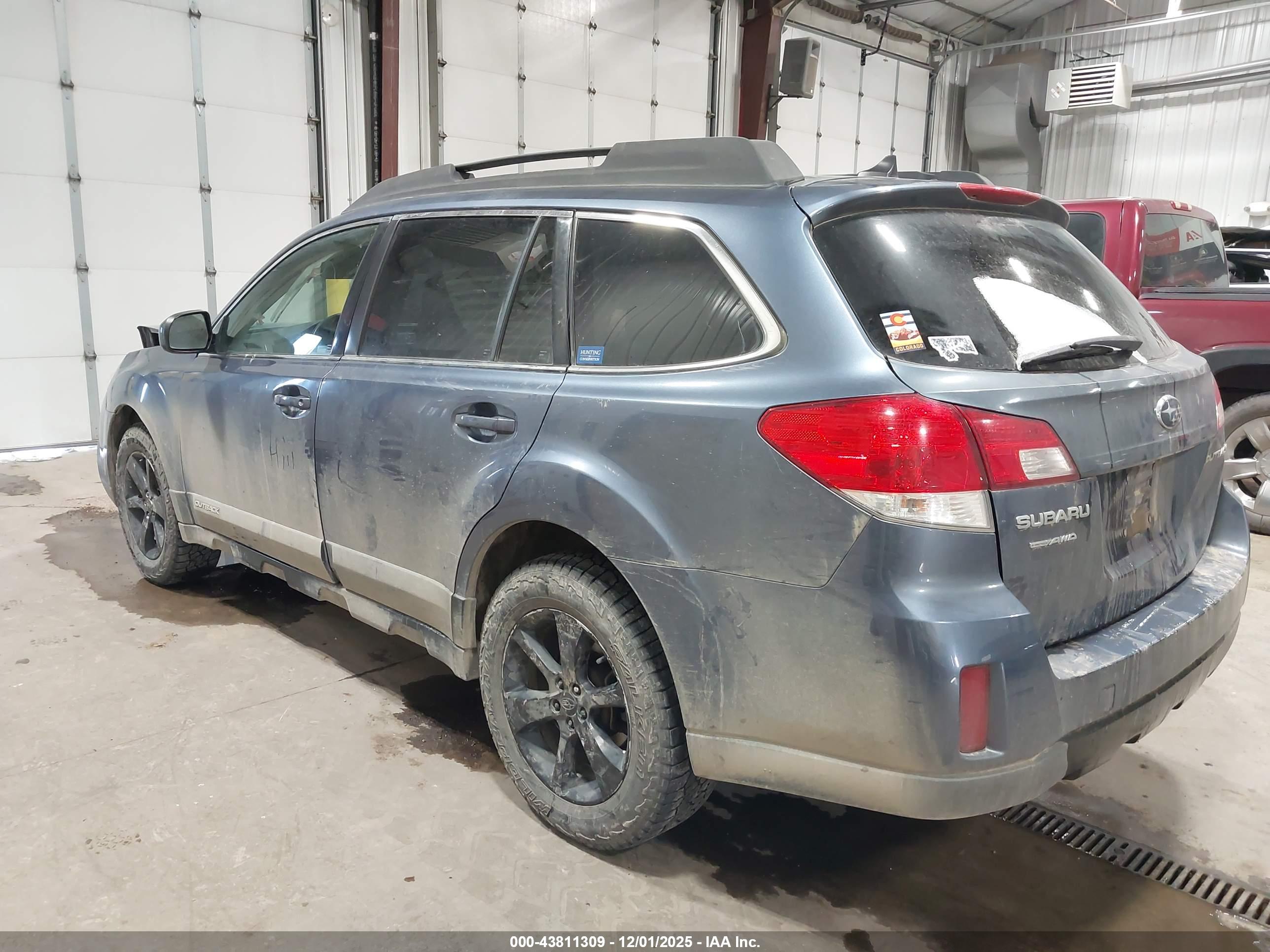 SUBARU OUTBACK image 3