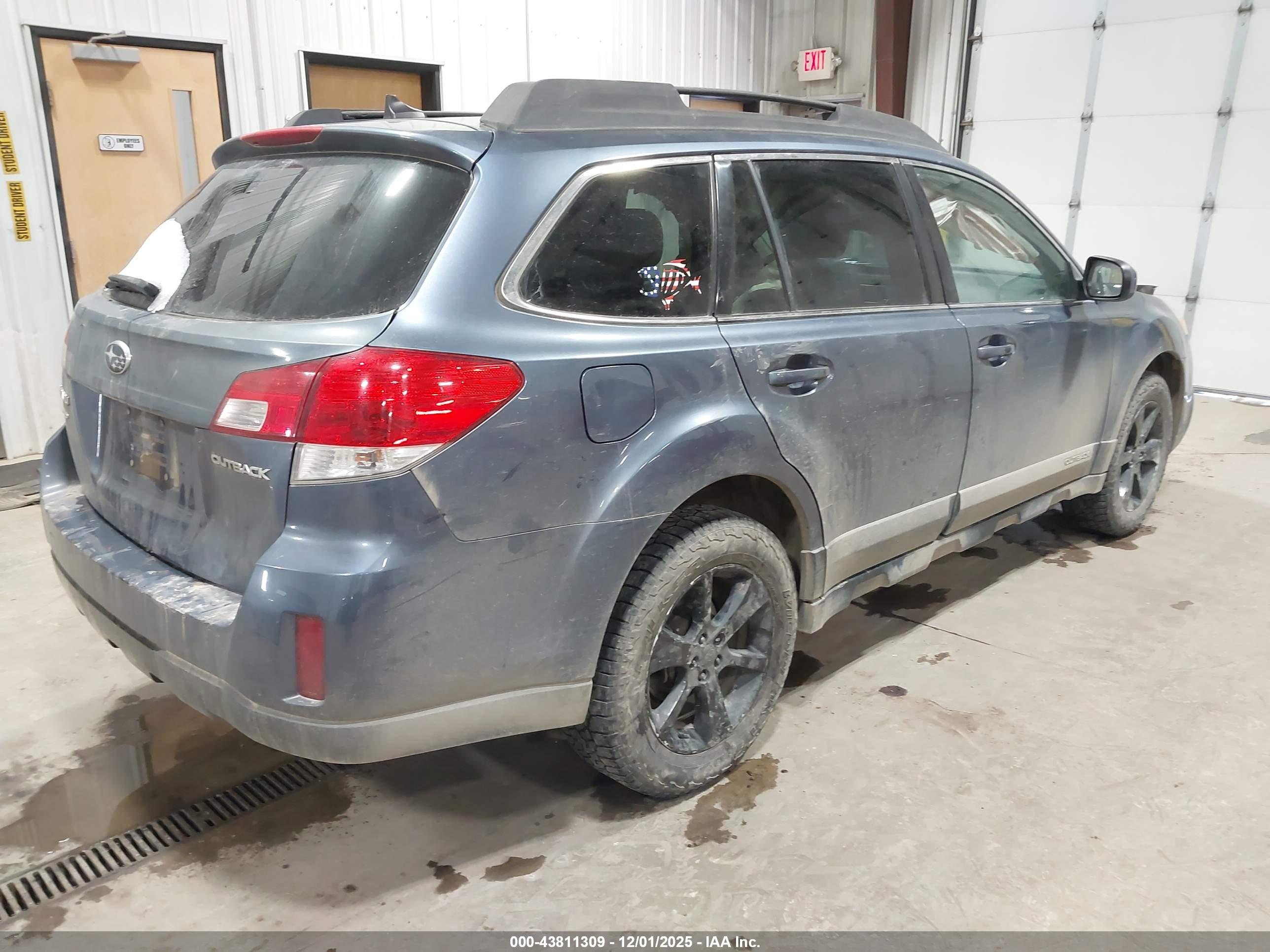 SUBARU OUTBACK image 4
