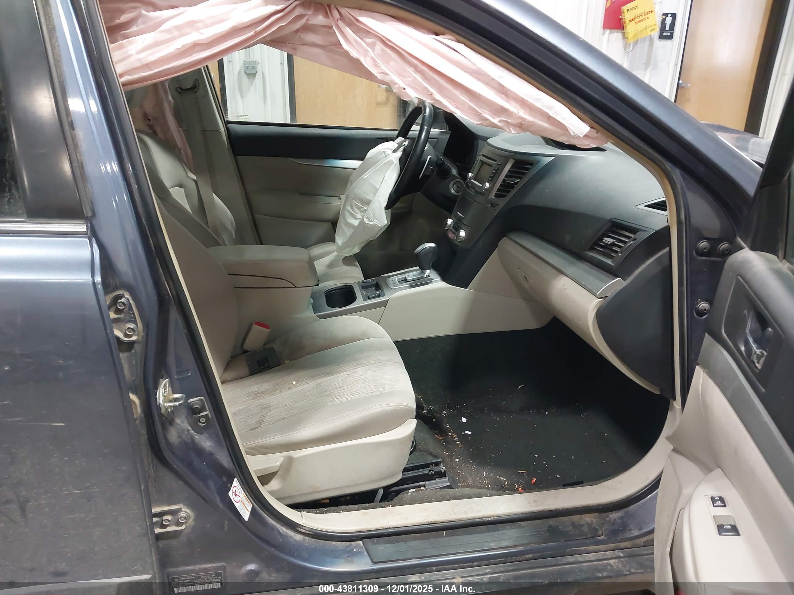 SUBARU OUTBACK image 5