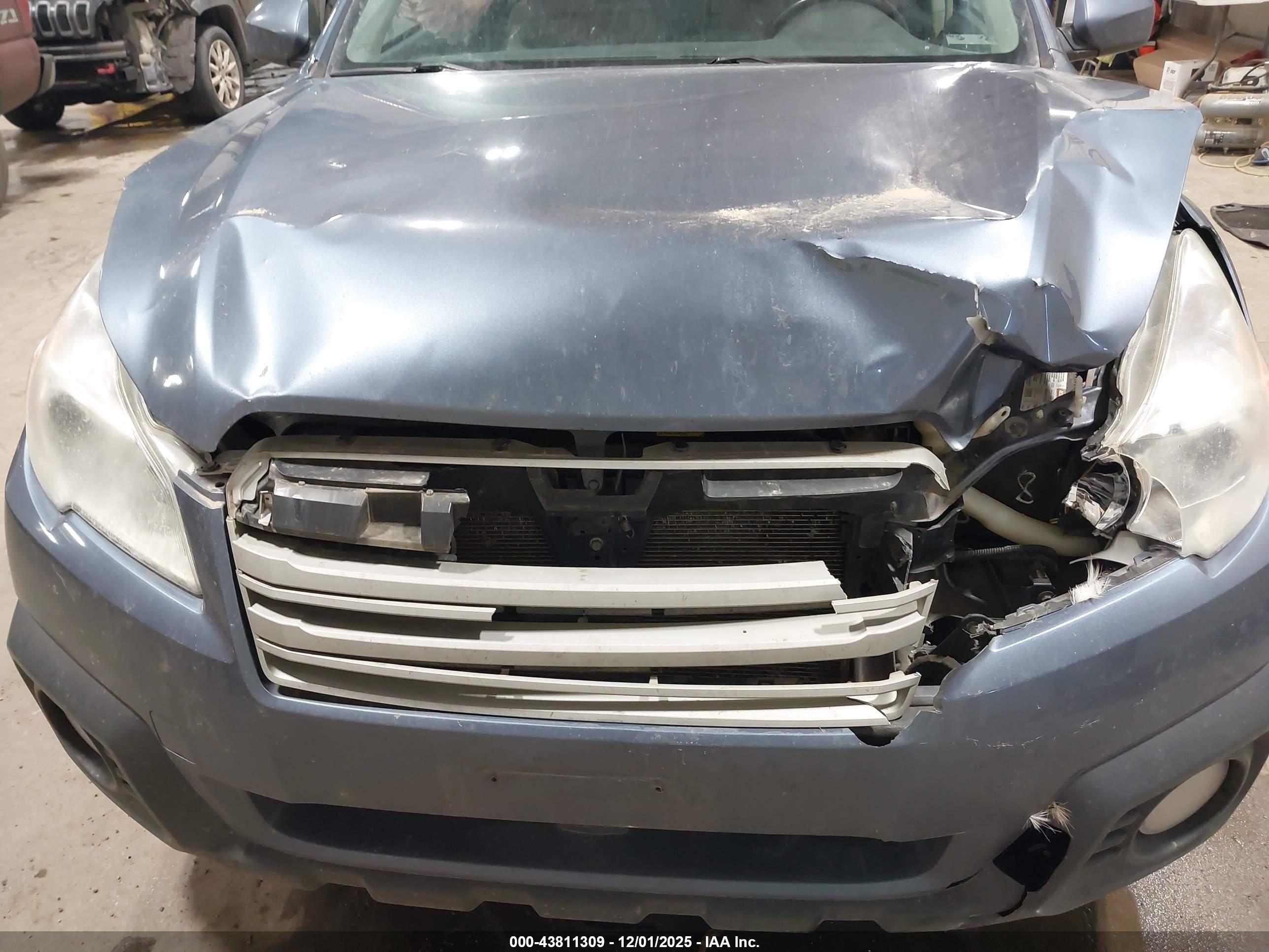 SUBARU OUTBACK image 6