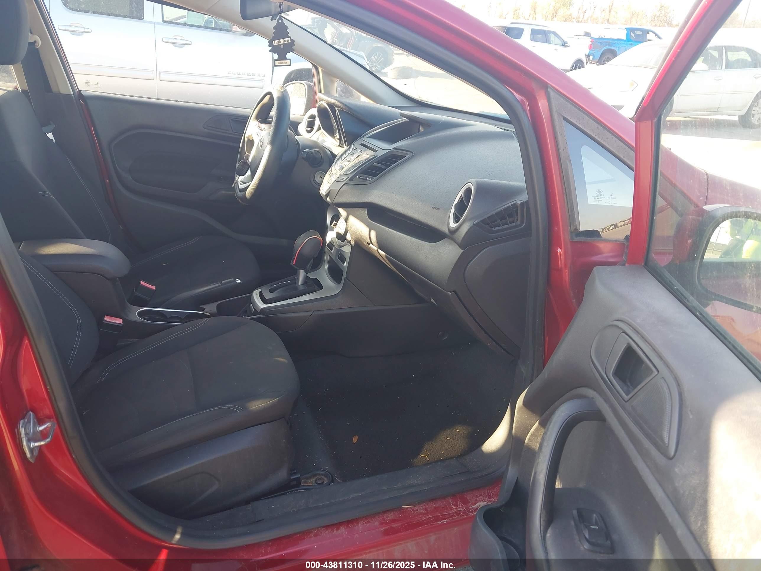 FORD FIESTA image 5