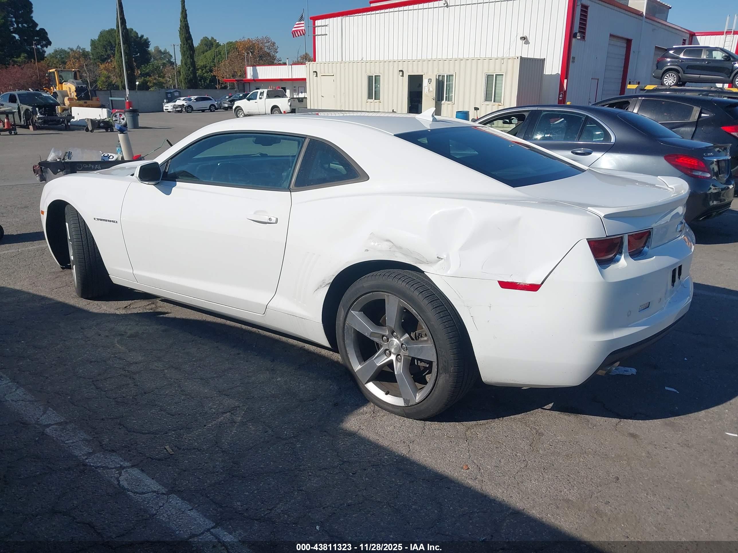 CHEVROLET CAMARO image 3