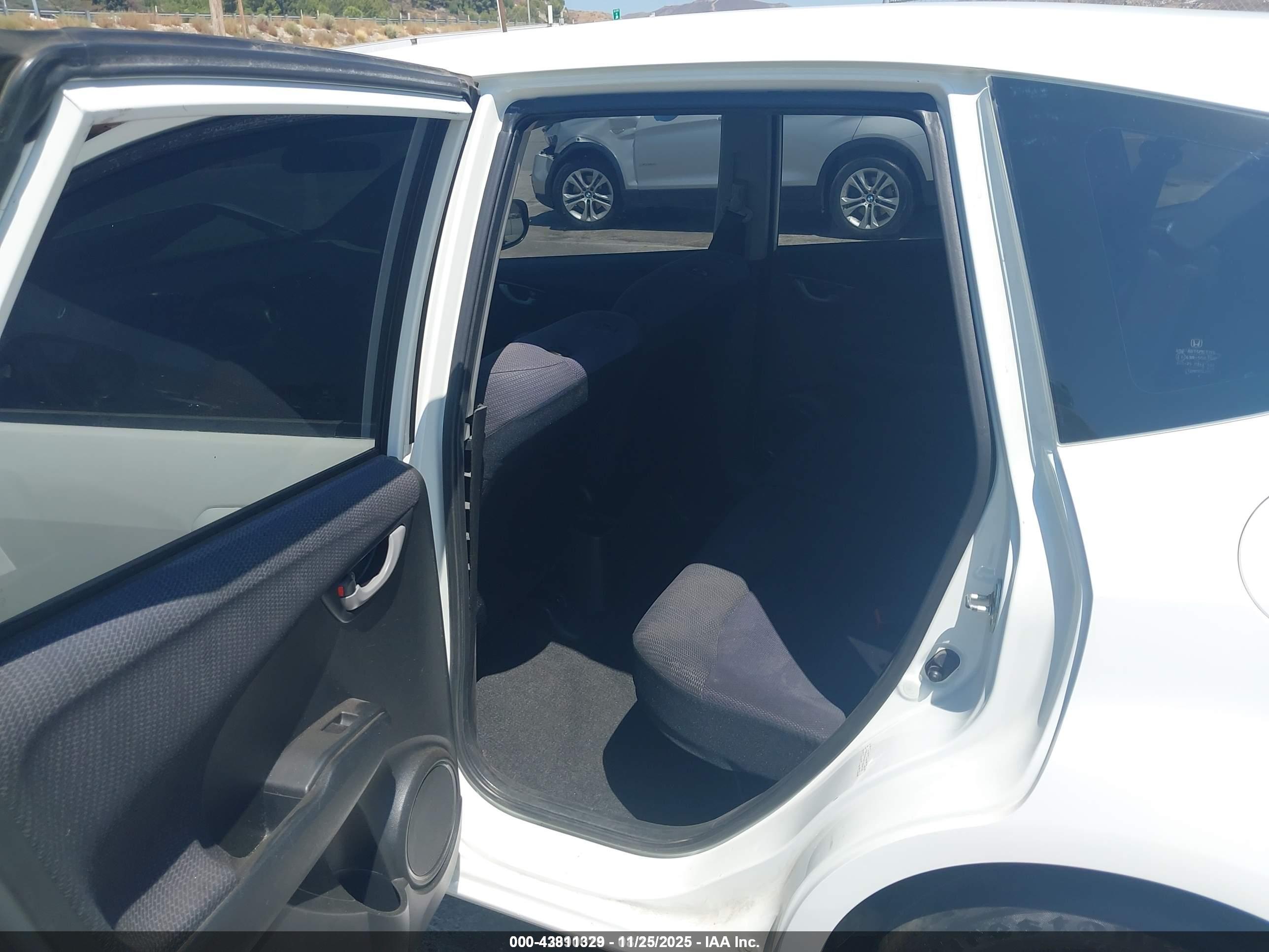 HONDA FIT image 8