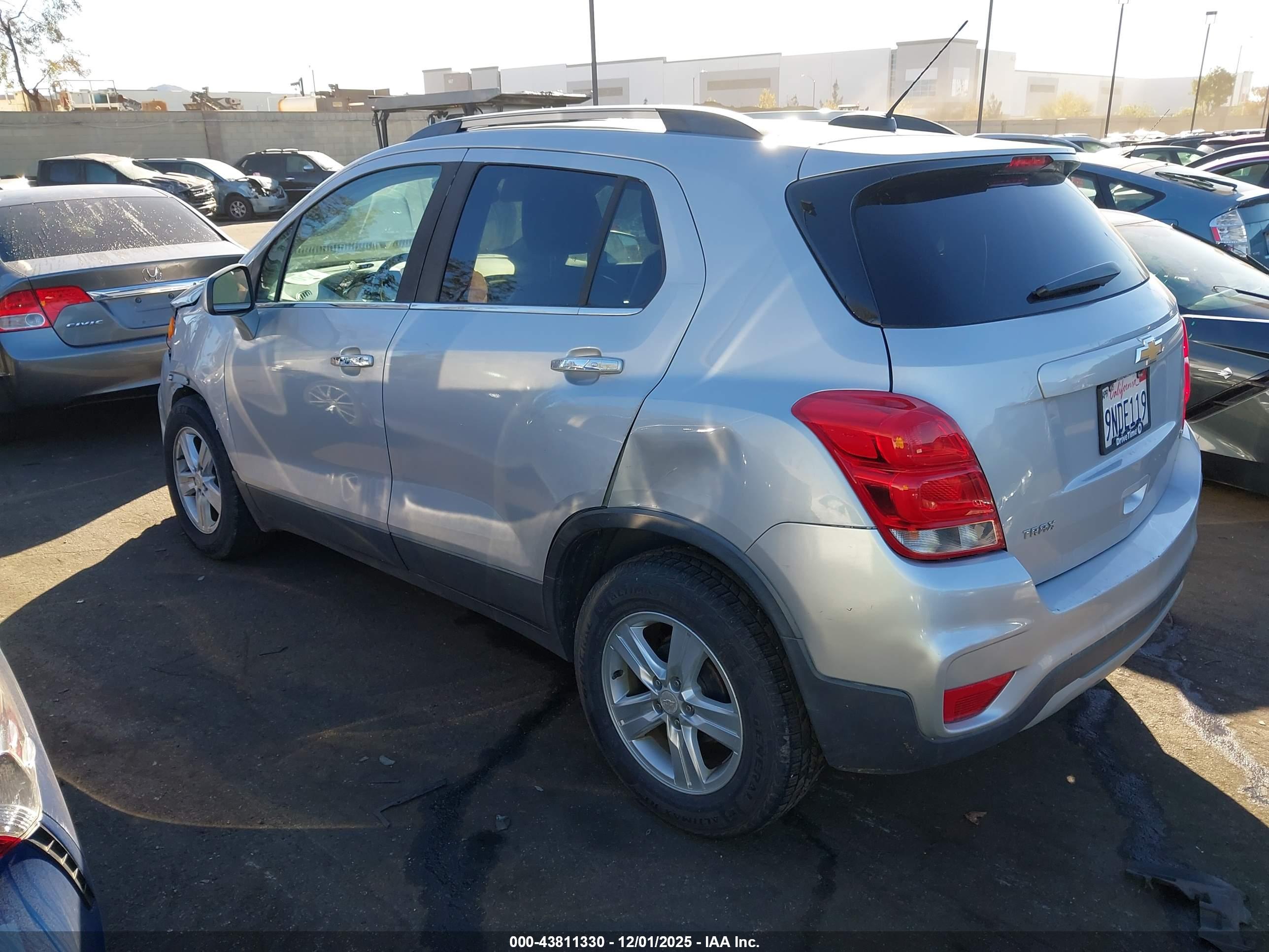 CHEVROLET TRAX image 3