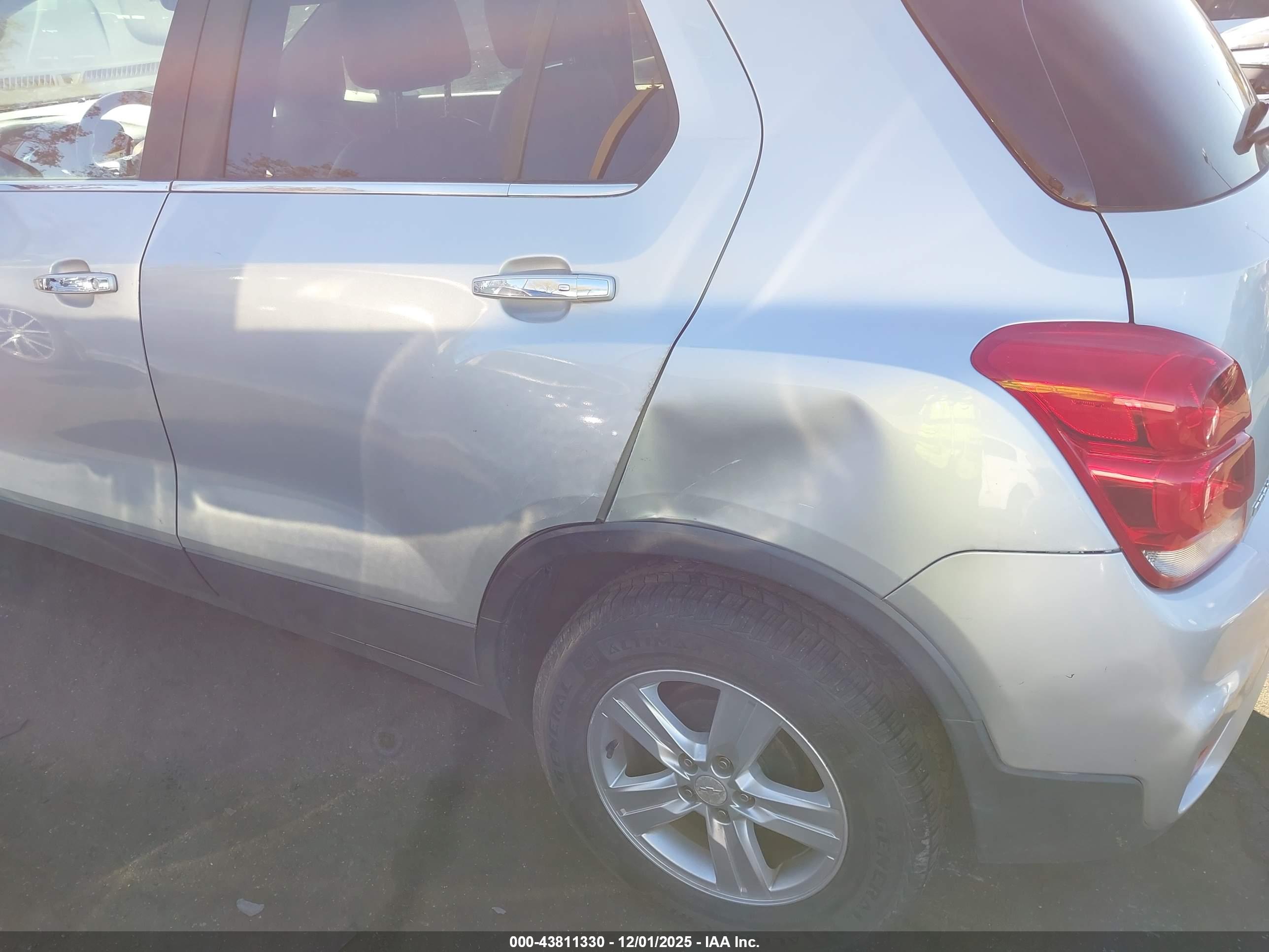CHEVROLET TRAX image 6