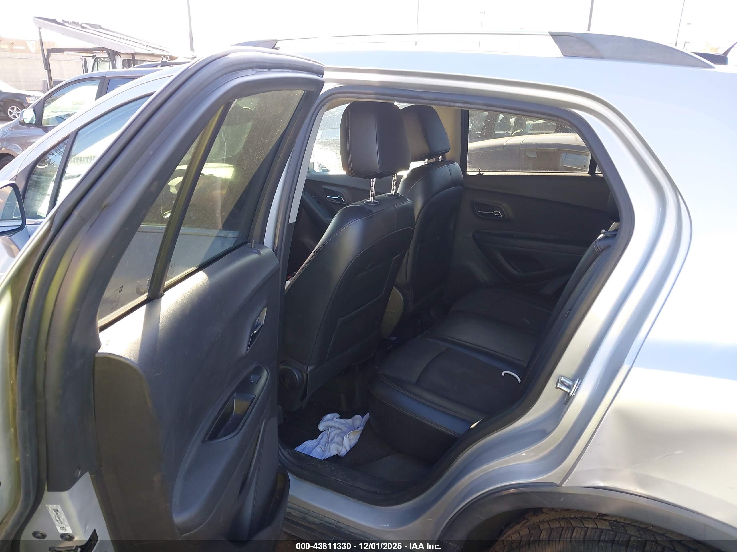 CHEVROLET TRAX image 8