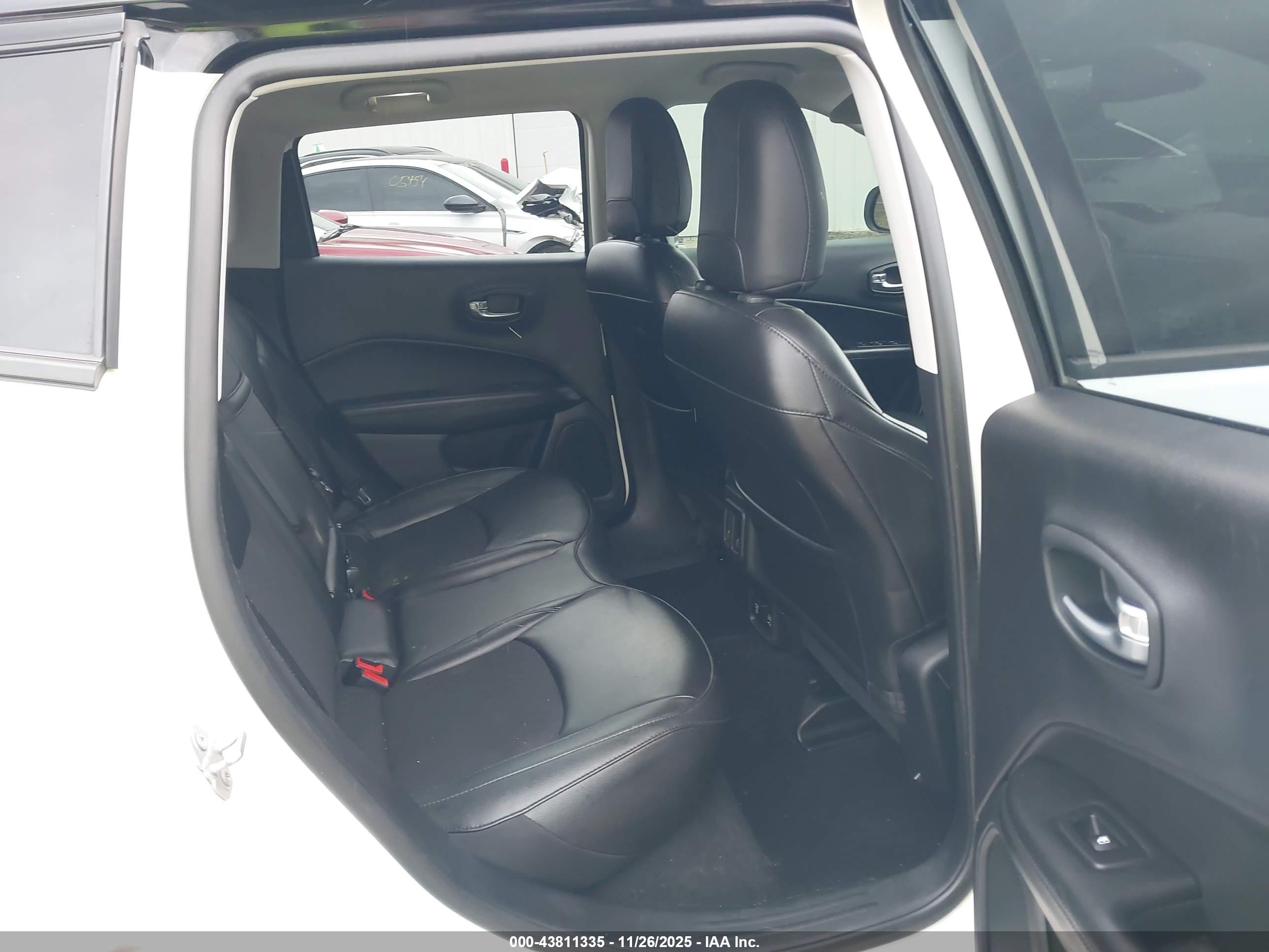 JEEP COMPASS image 8