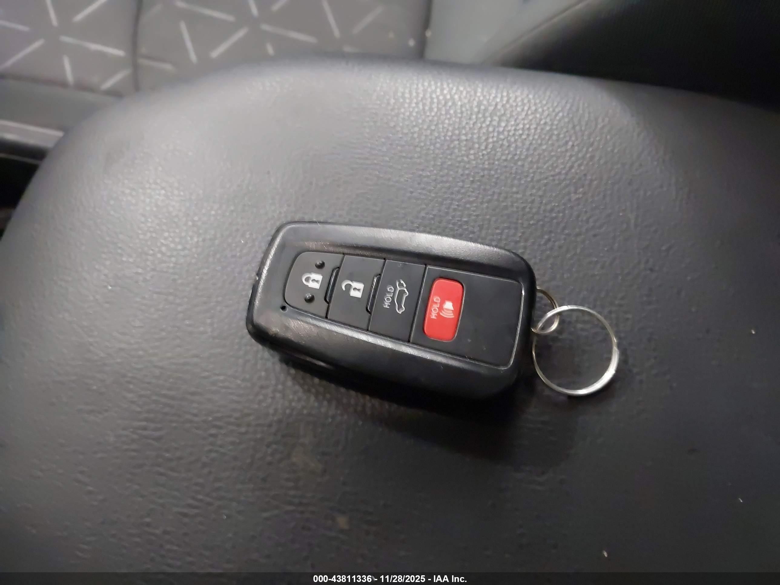 TOYOTA RAV4 image 11