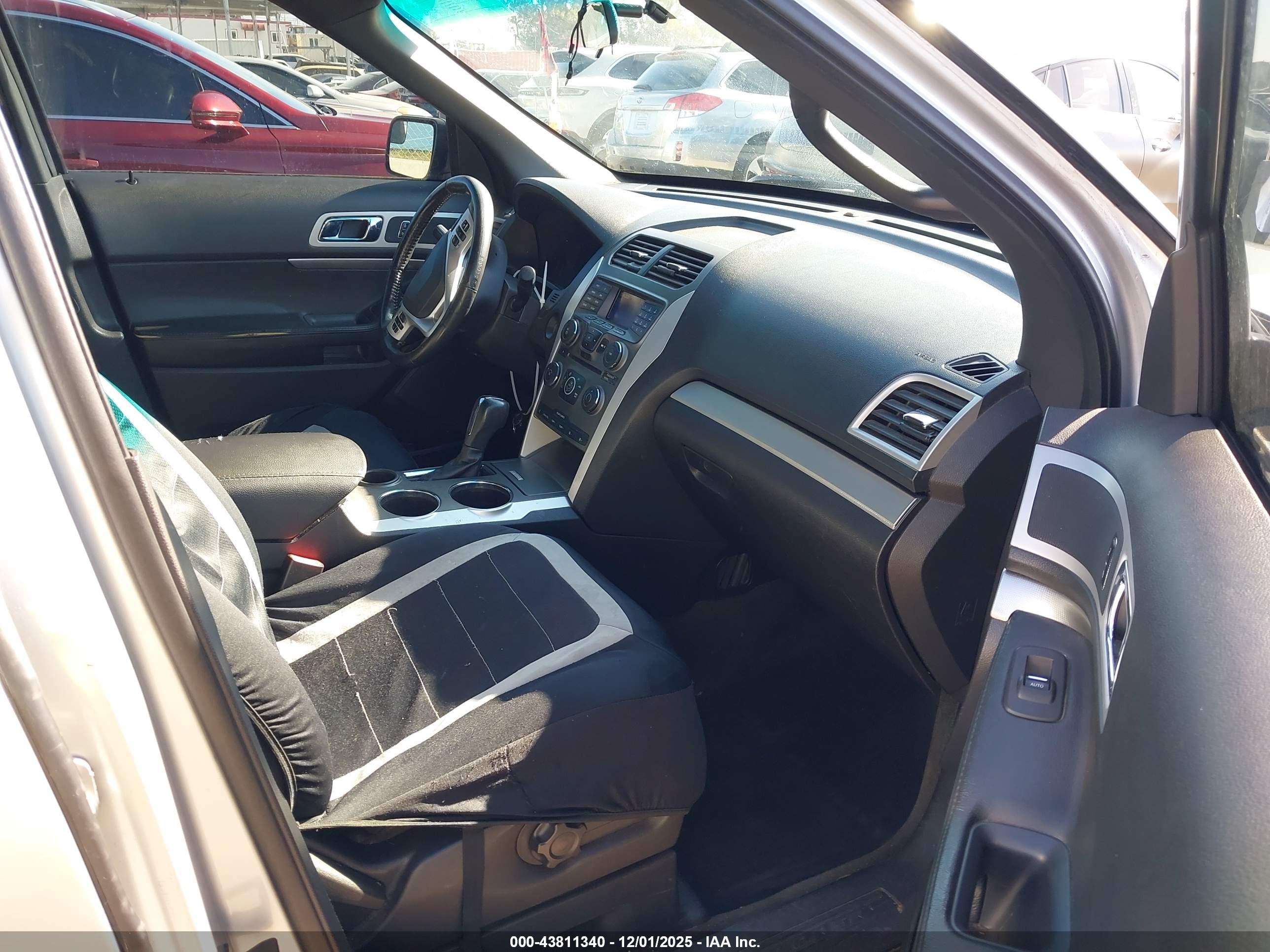 FORD EXPLORER image 5