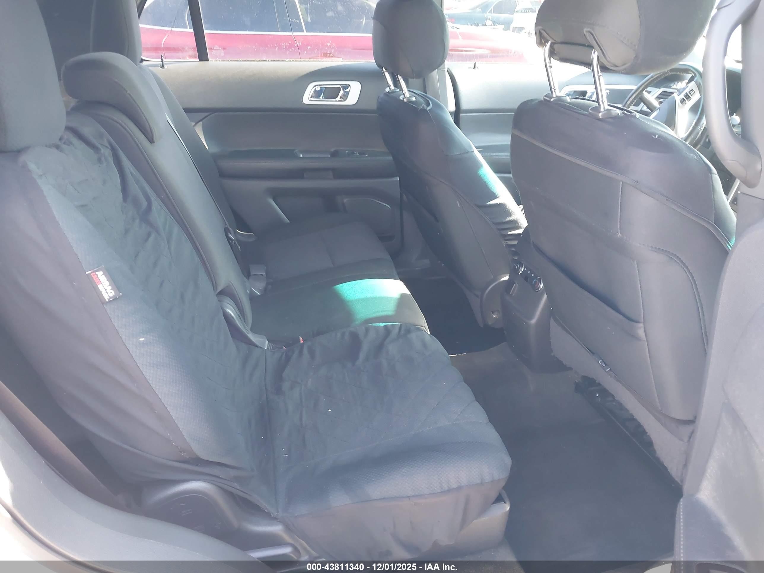 FORD EXPLORER image 8