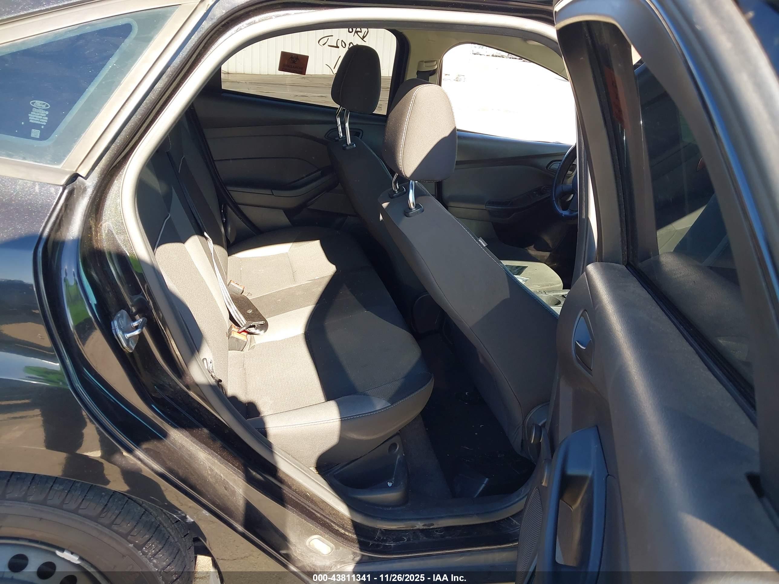 FORD FOCUS image 8