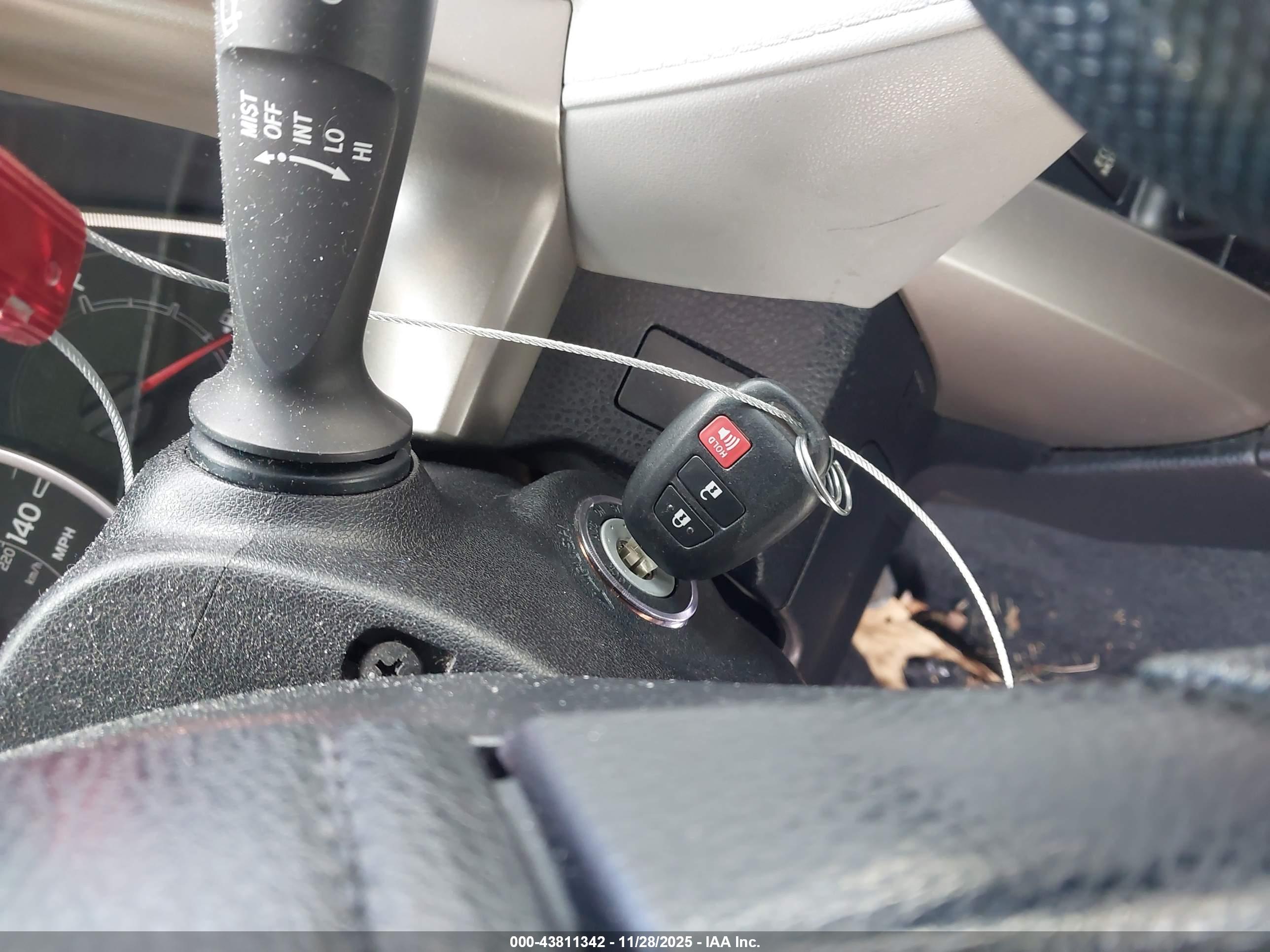 TOYOTA RAV4 image 11