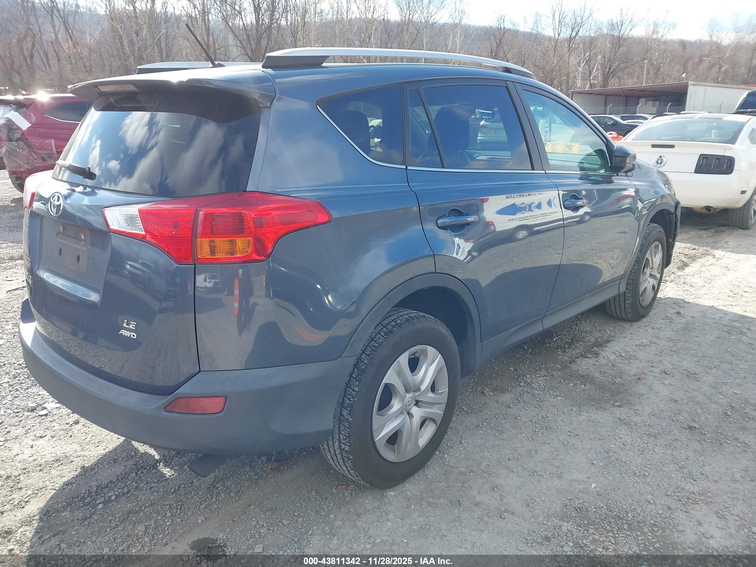 TOYOTA RAV4 image 4