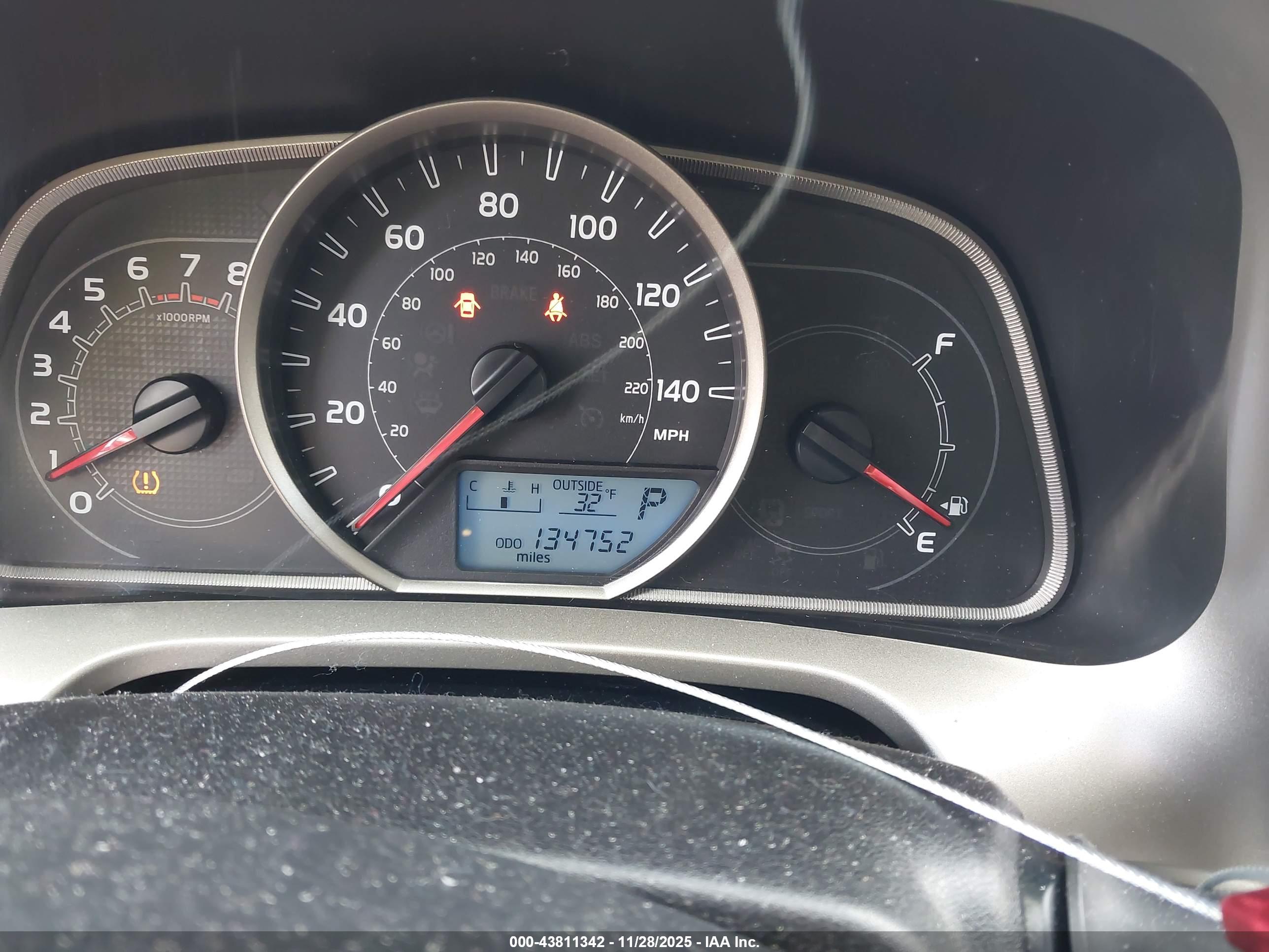 TOYOTA RAV4 image 7