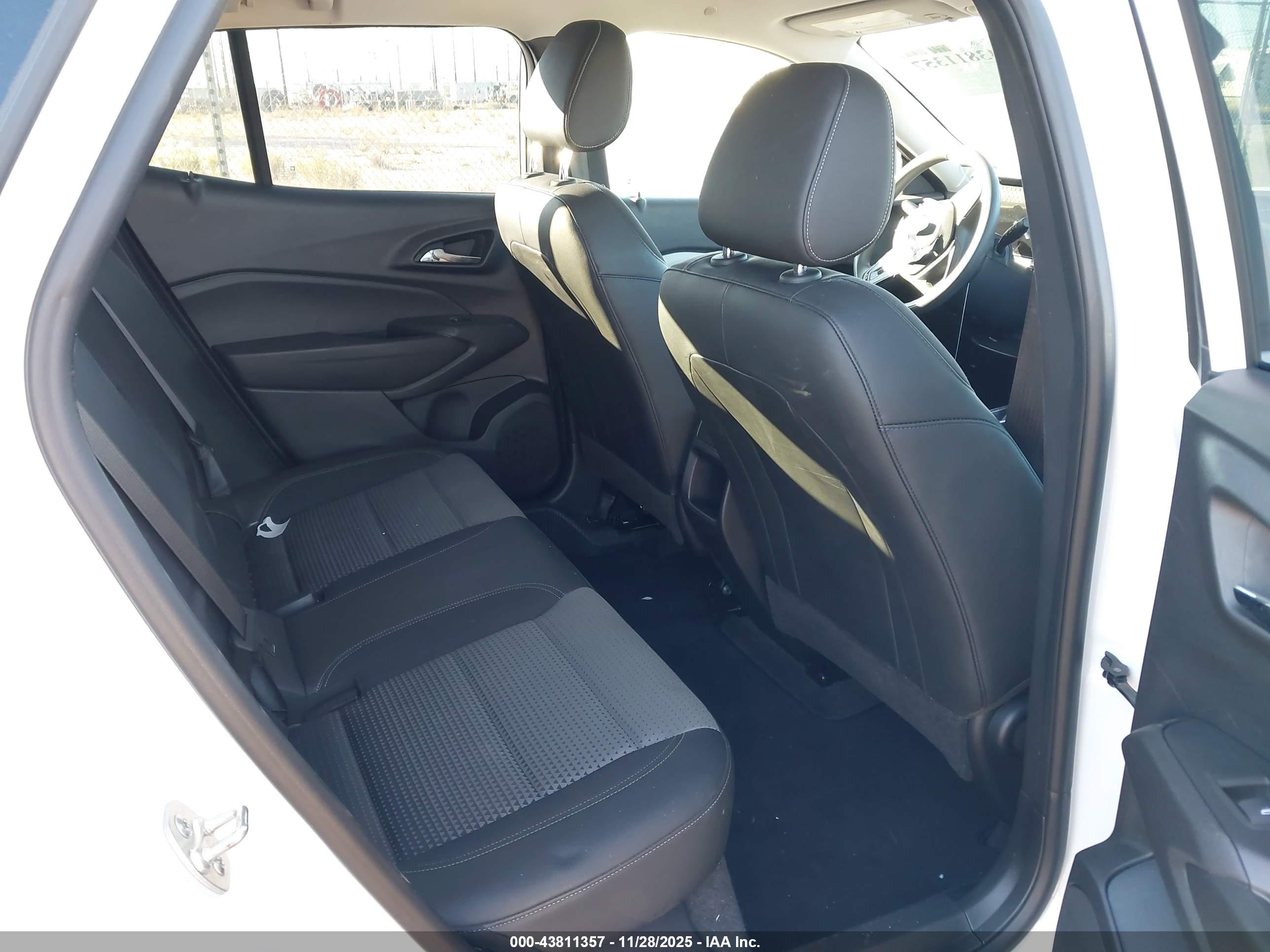 CHEVROLET TRAX image 8