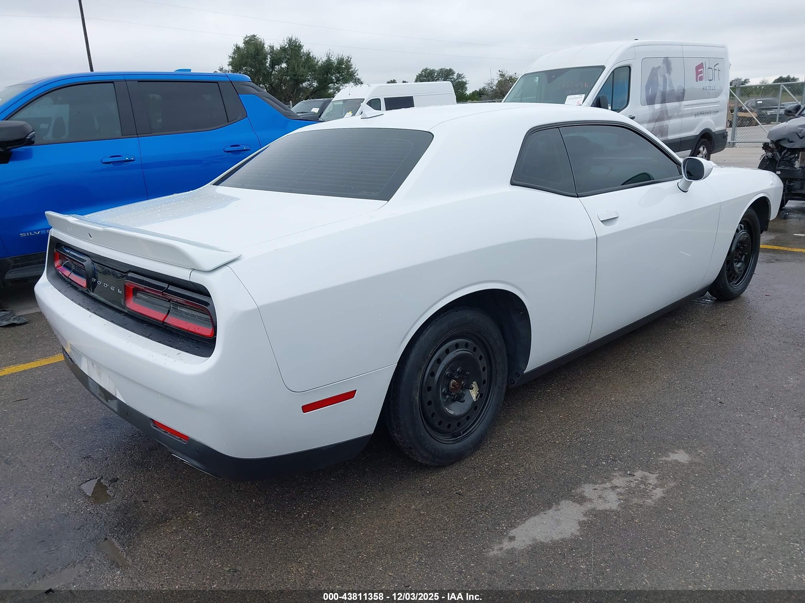 DODGE CHALLENGER image 4