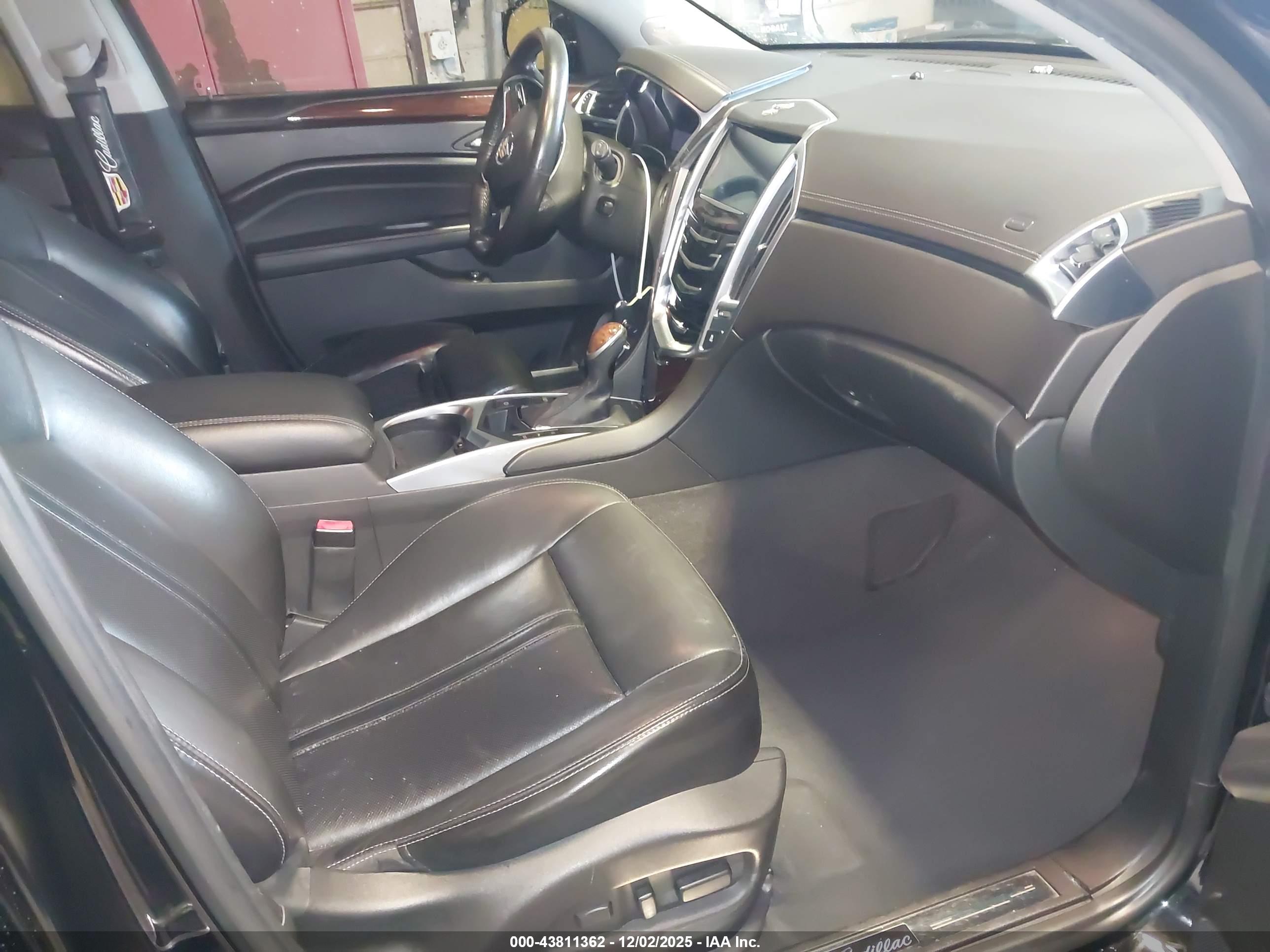 CADILLAC SRX image 5