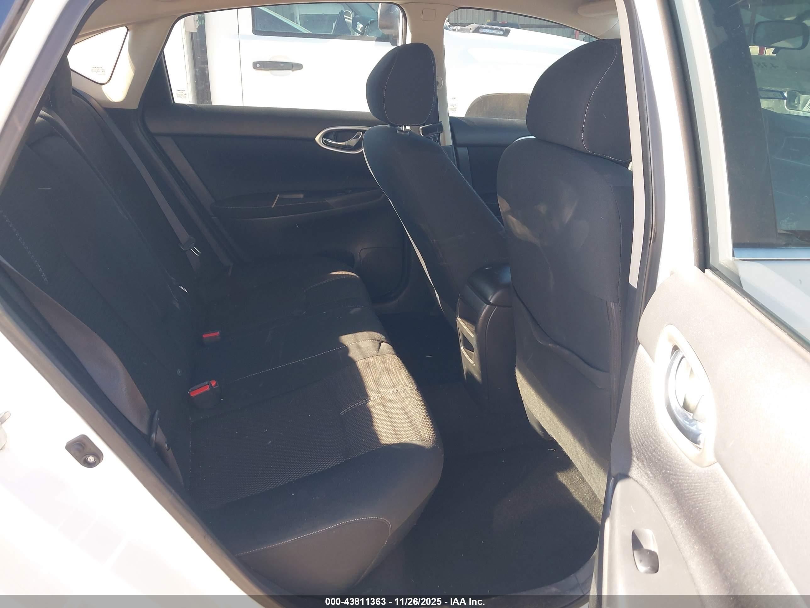 NISSAN SENTRA image 8