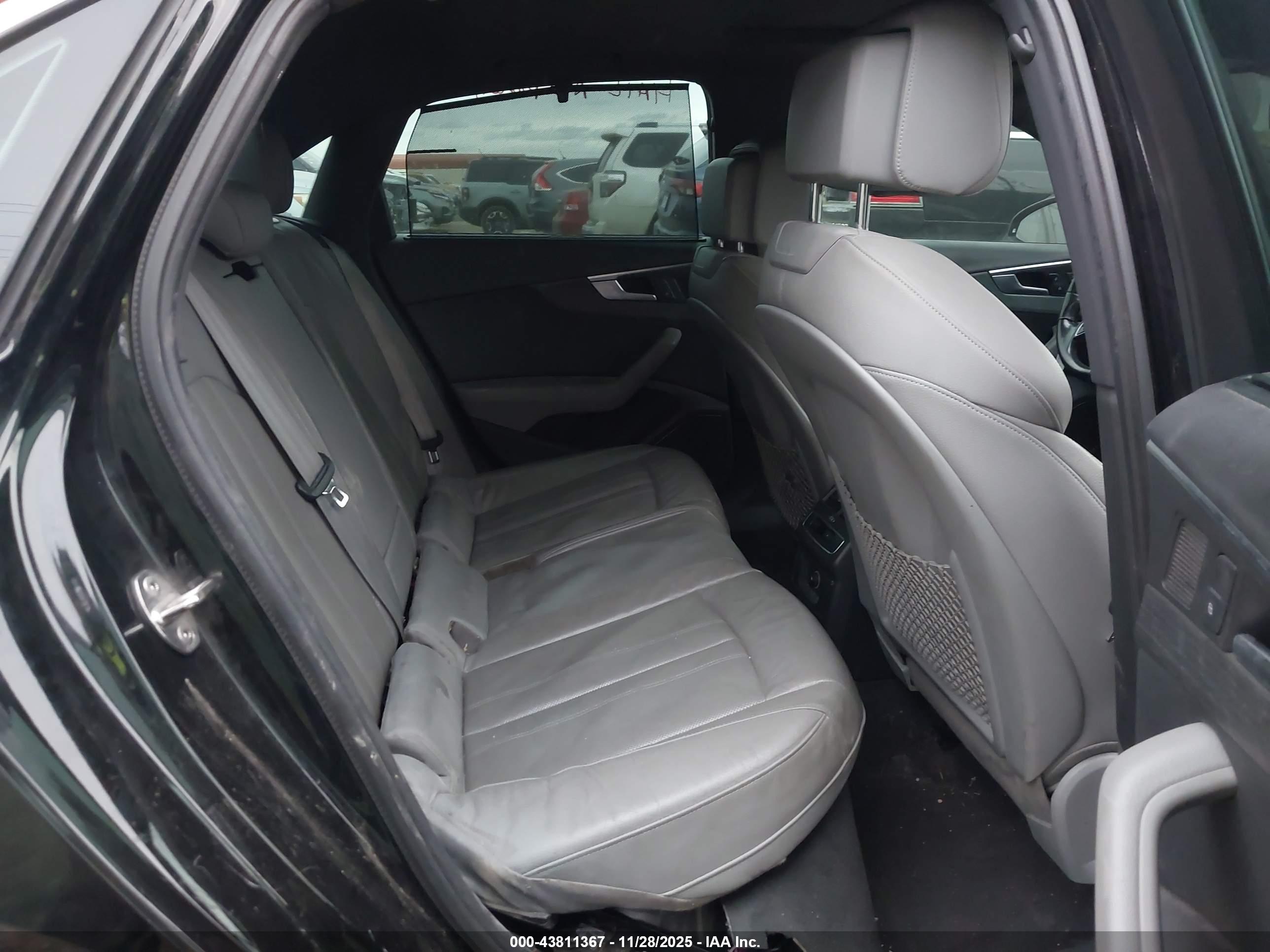 AUDI A4 image 8