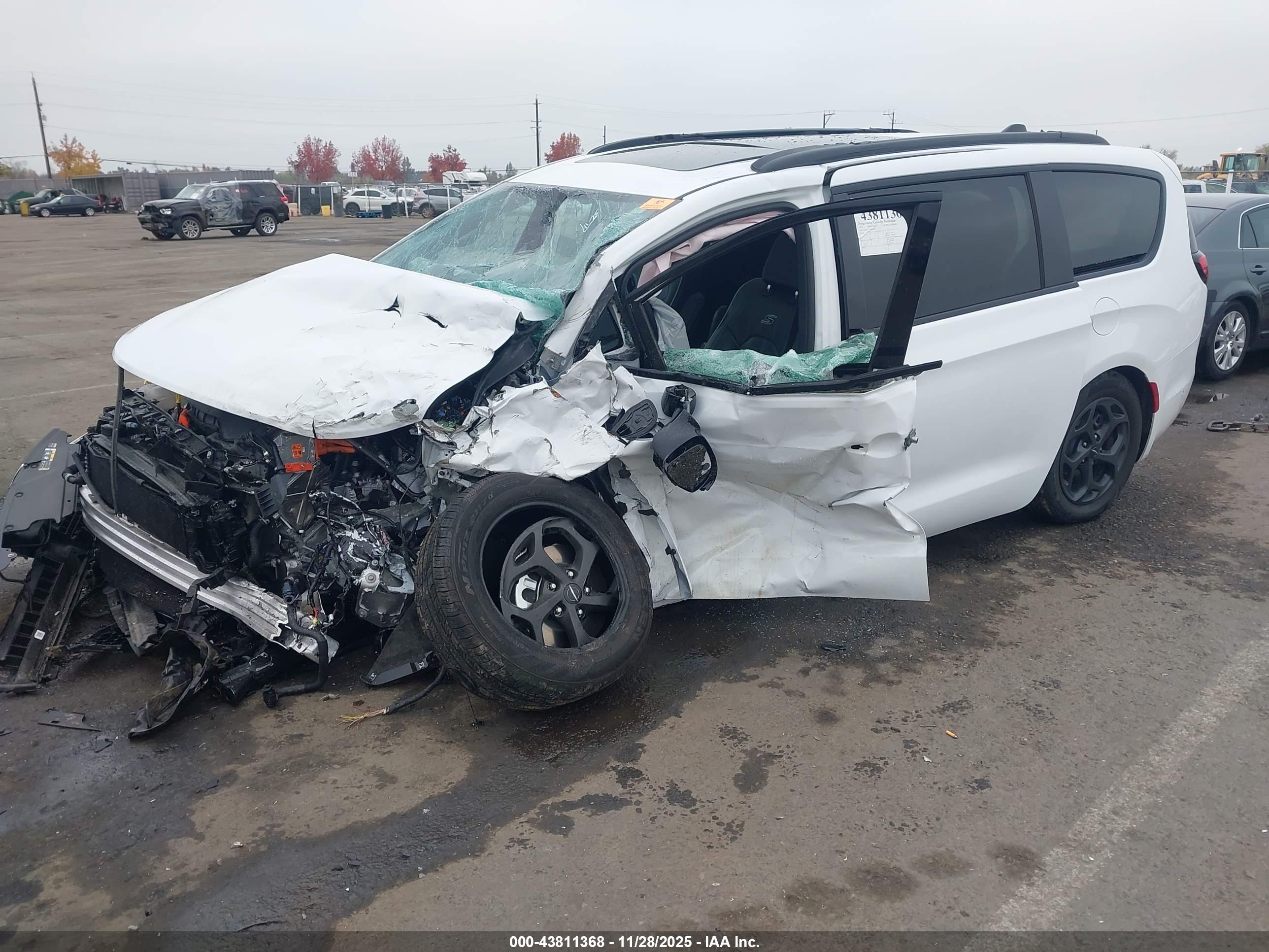 CHRYSLER PACIFICA image 2