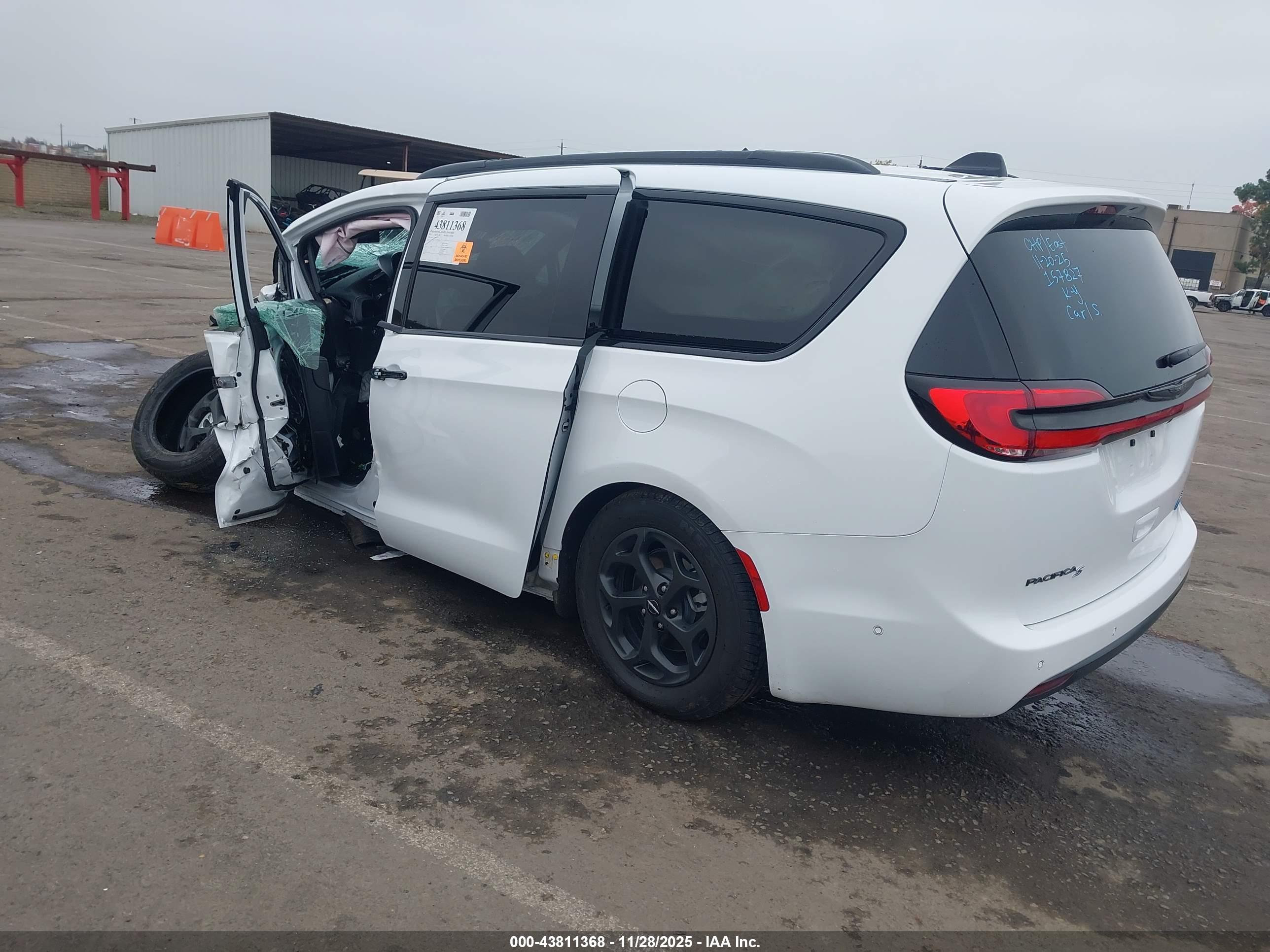 CHRYSLER PACIFICA image 3