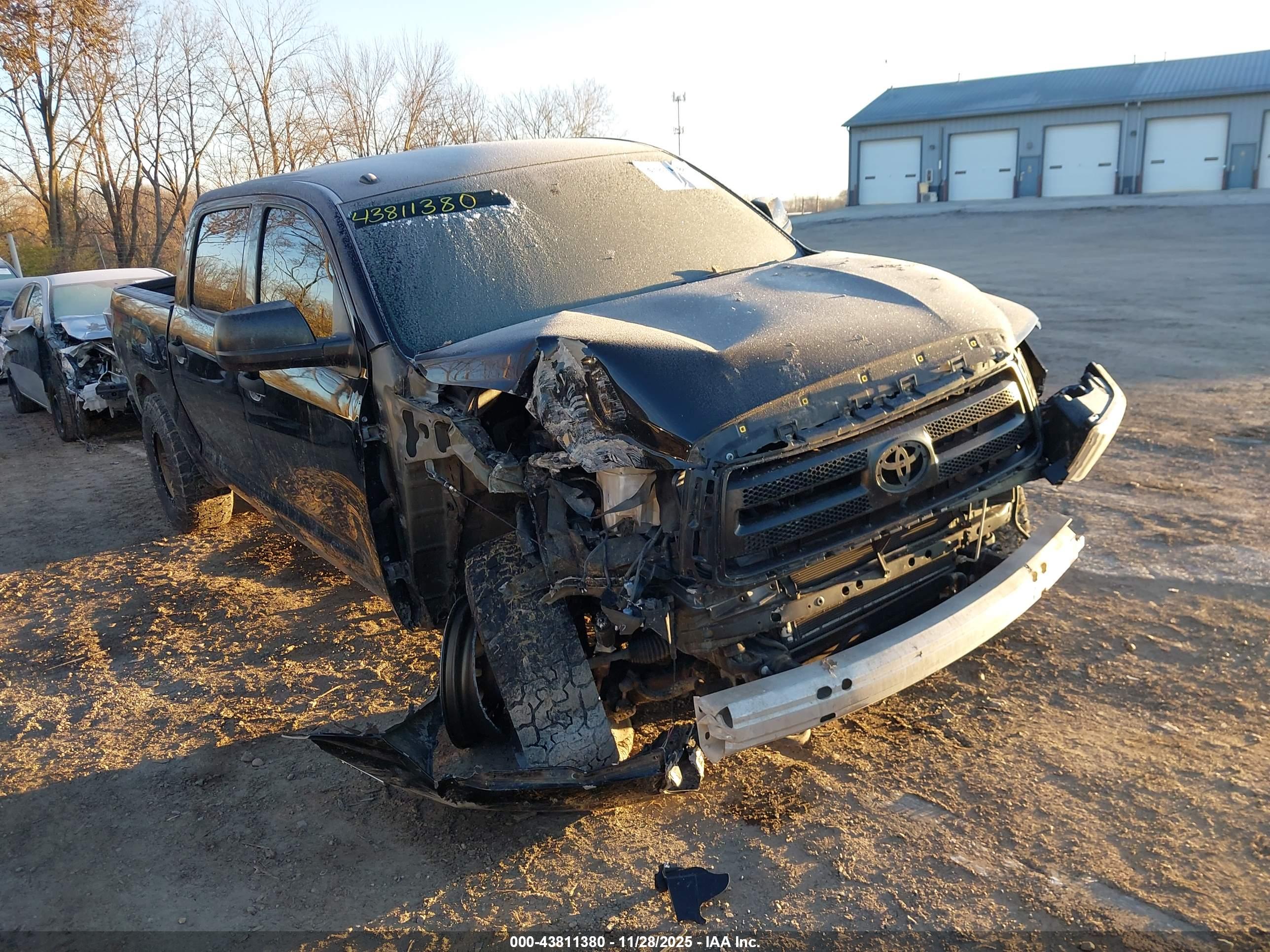 TOYOTA TUNDRA image 6