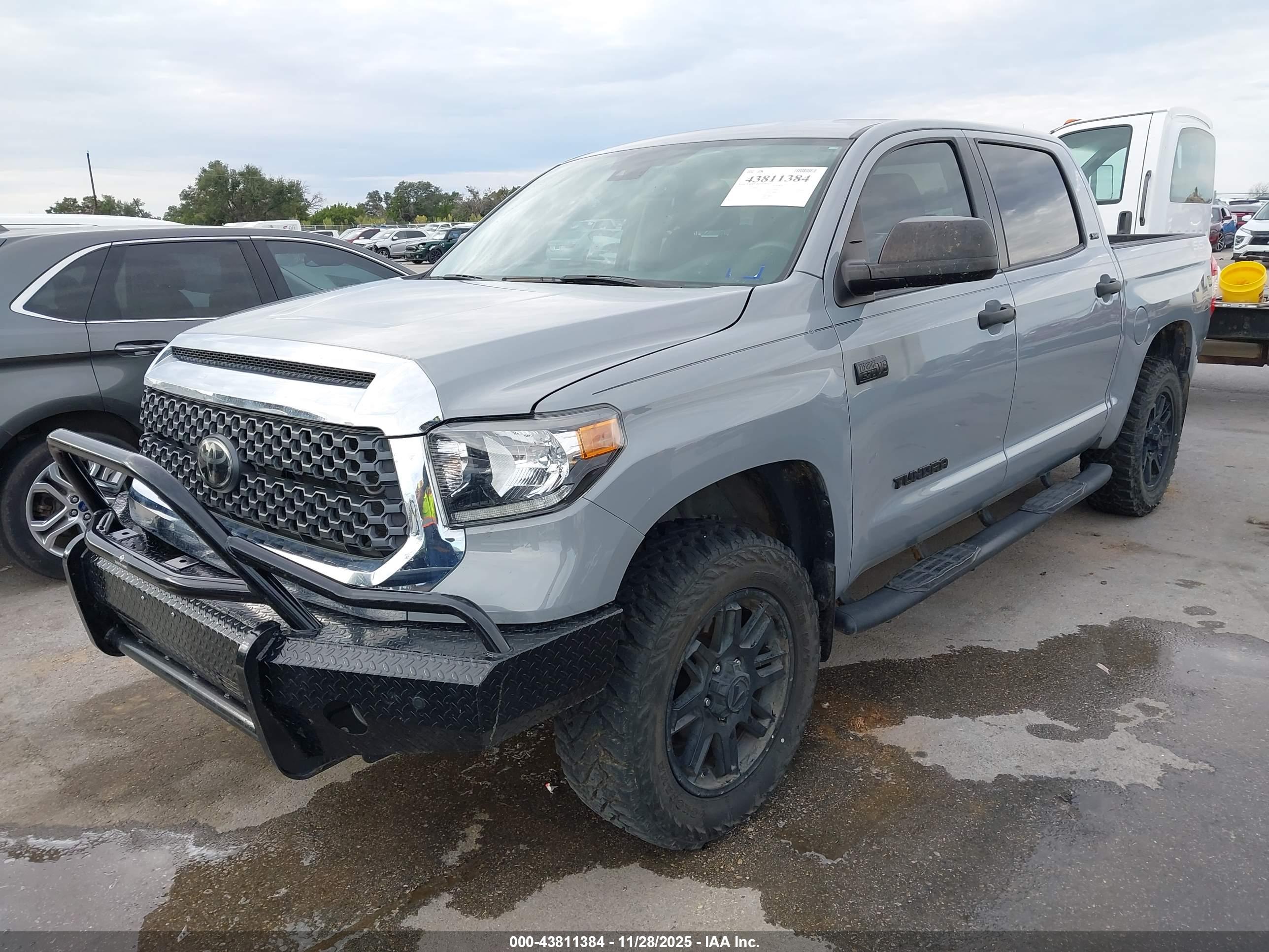 TOYOTA TUNDRA image 2