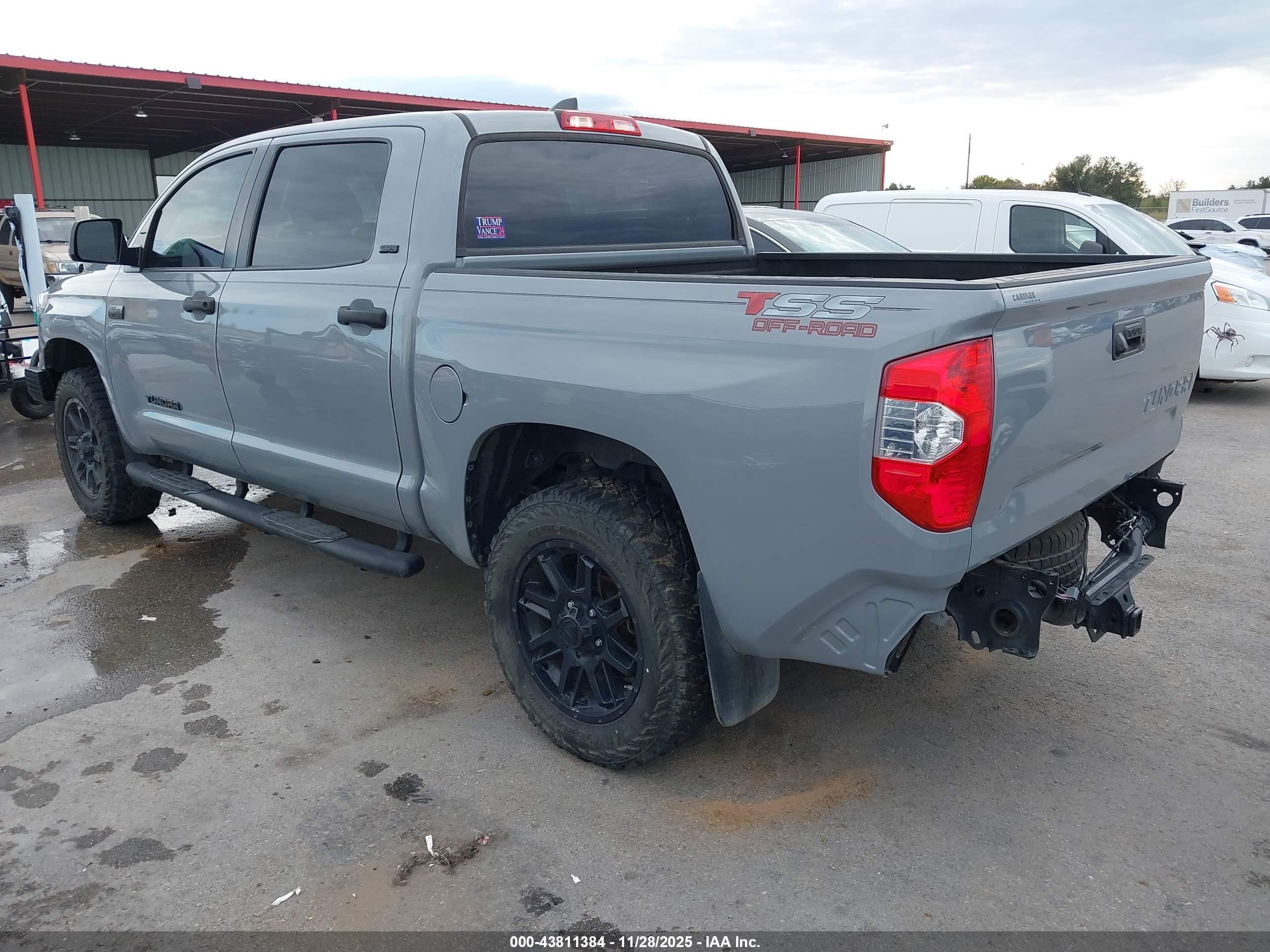TOYOTA TUNDRA image 3