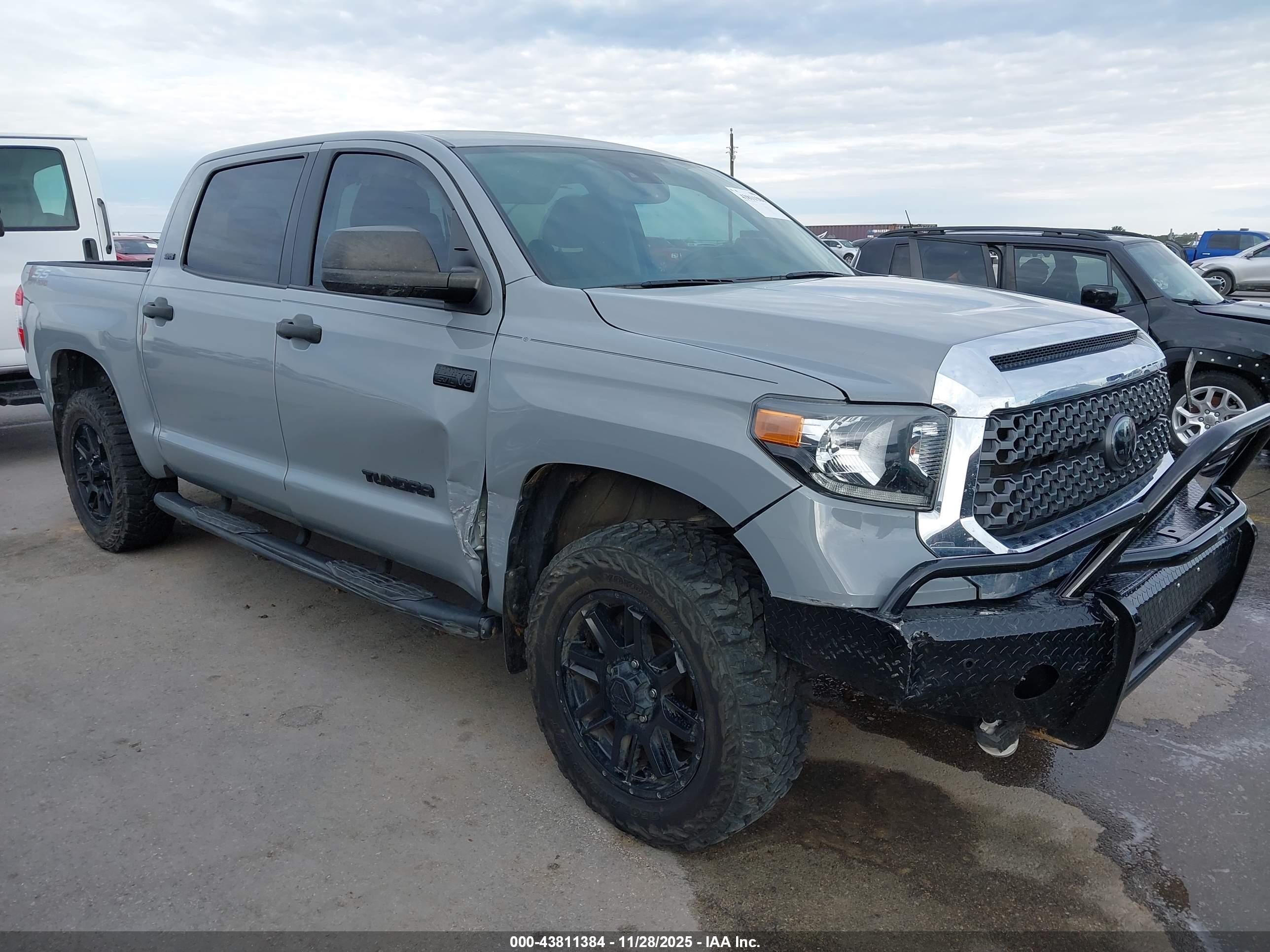TOYOTA TUNDRA image 6