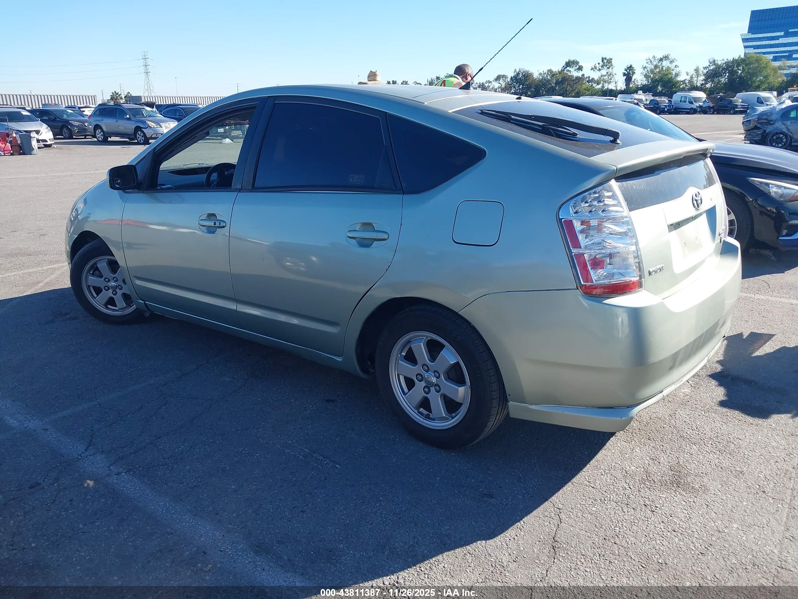 TOYOTA PRIUS image 3